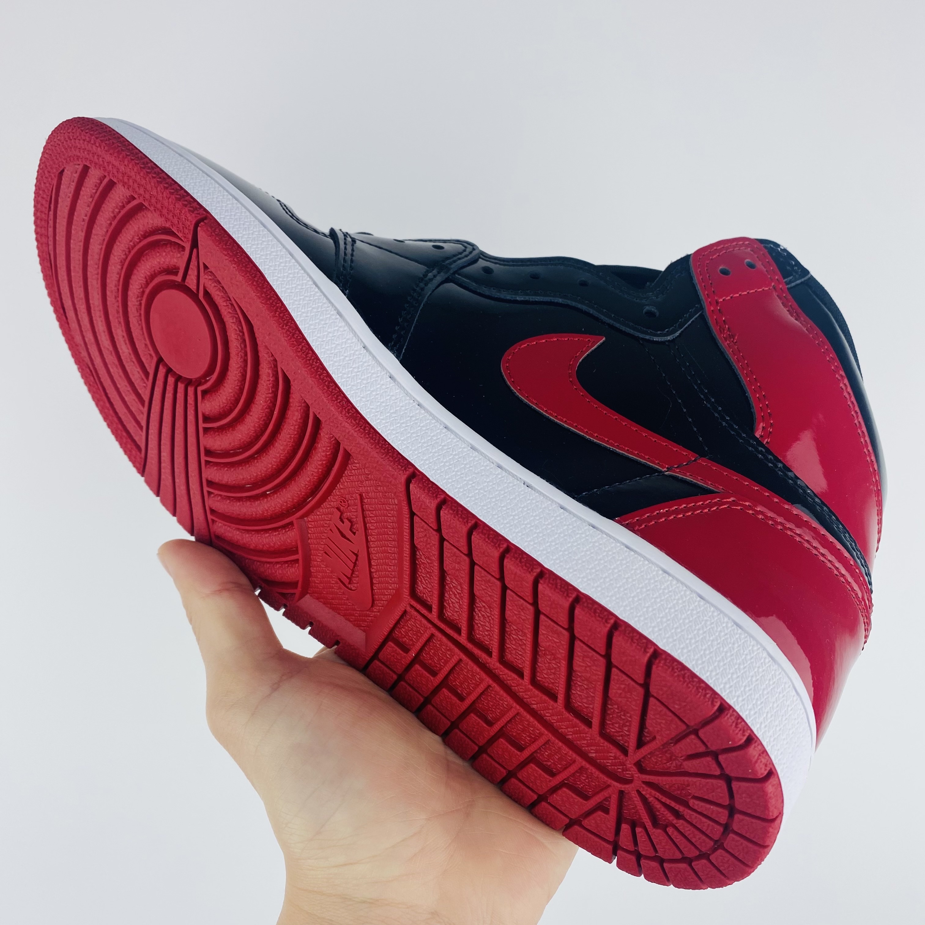 Jordan 1 Retro High OG Patent Bred 착용 스타일 - 4
