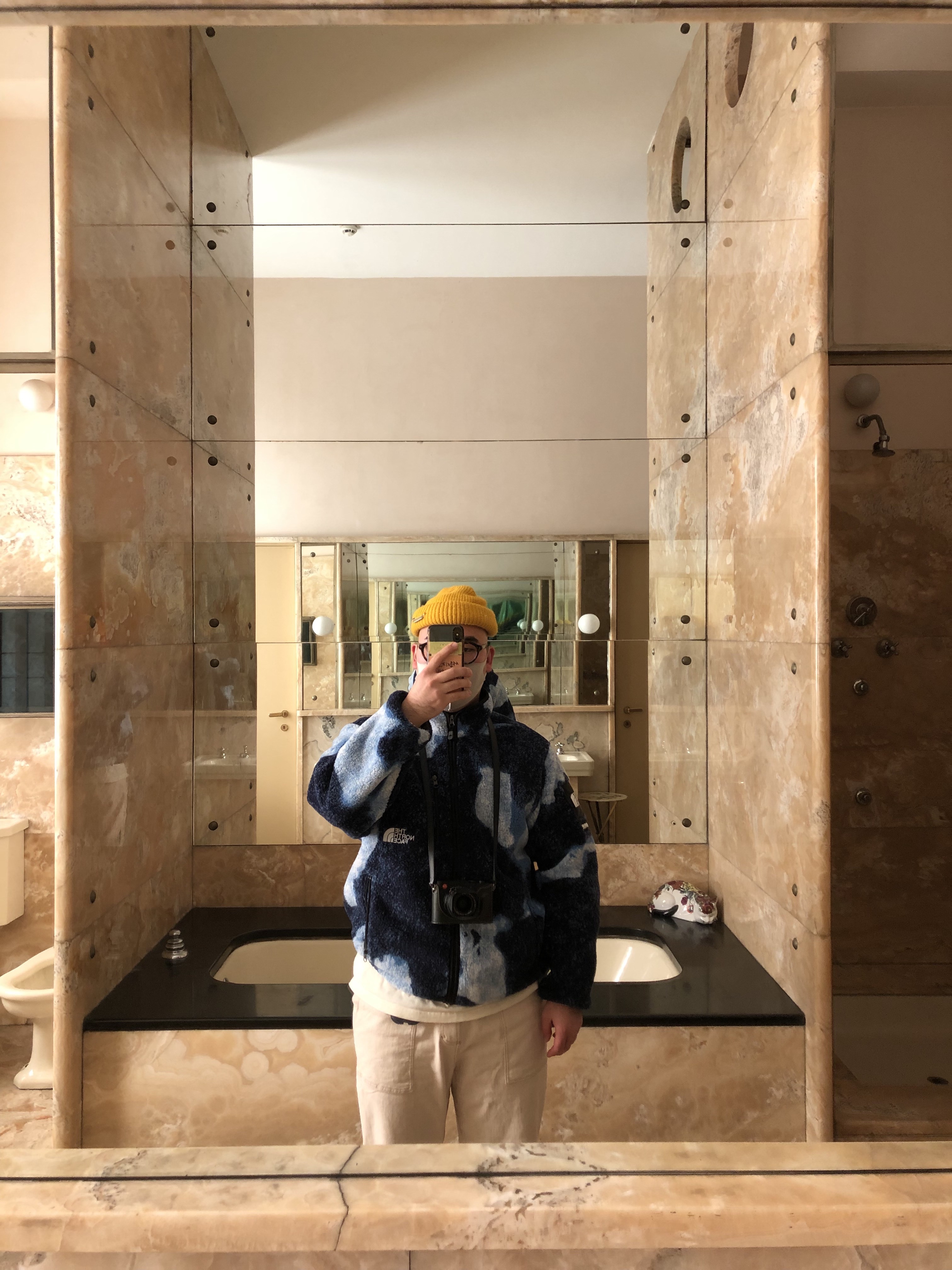 Supreme x The North Face Bleached Denim Print Fleece Jacket Indigo - 21FW 착용 스타일