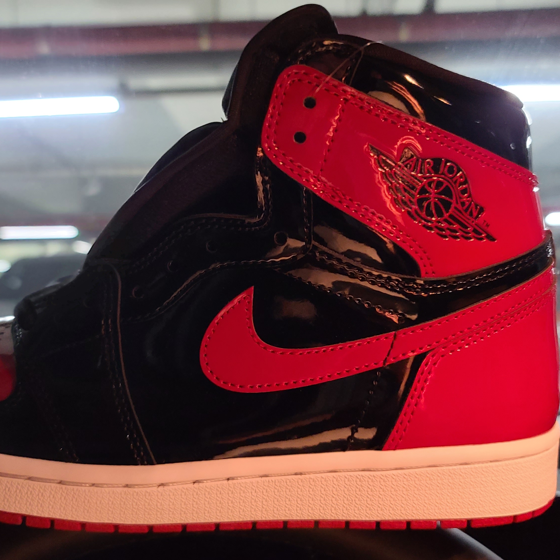 Jordan 1 Retro High OG Patent Bred 착용 스타일 - 4