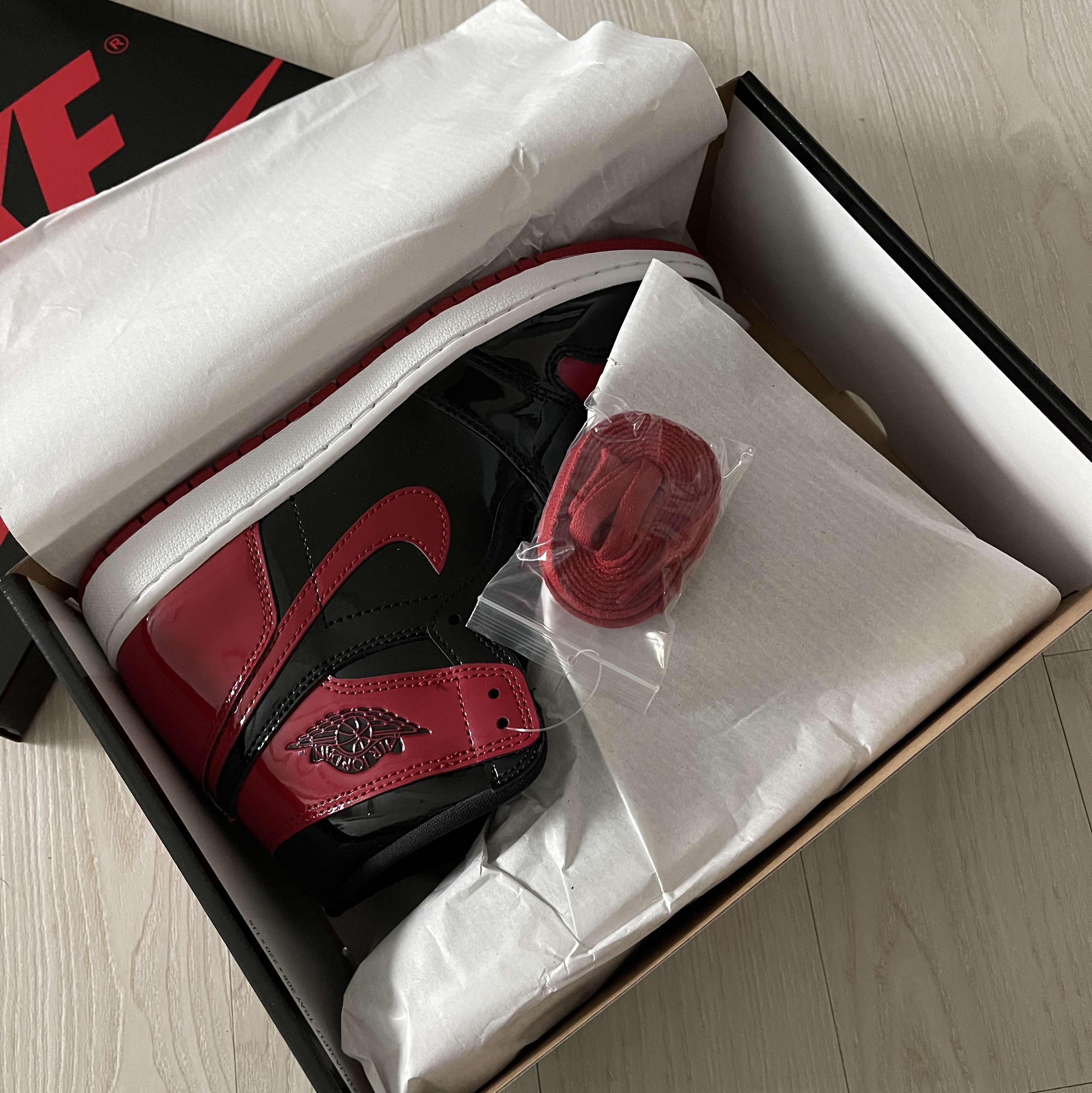 Jordan 1 Retro High OG Patent Bred 착용 스타일 - 4