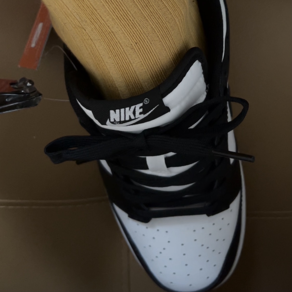 Nike Dunk Low Retro Black 착용 스타일 - 1