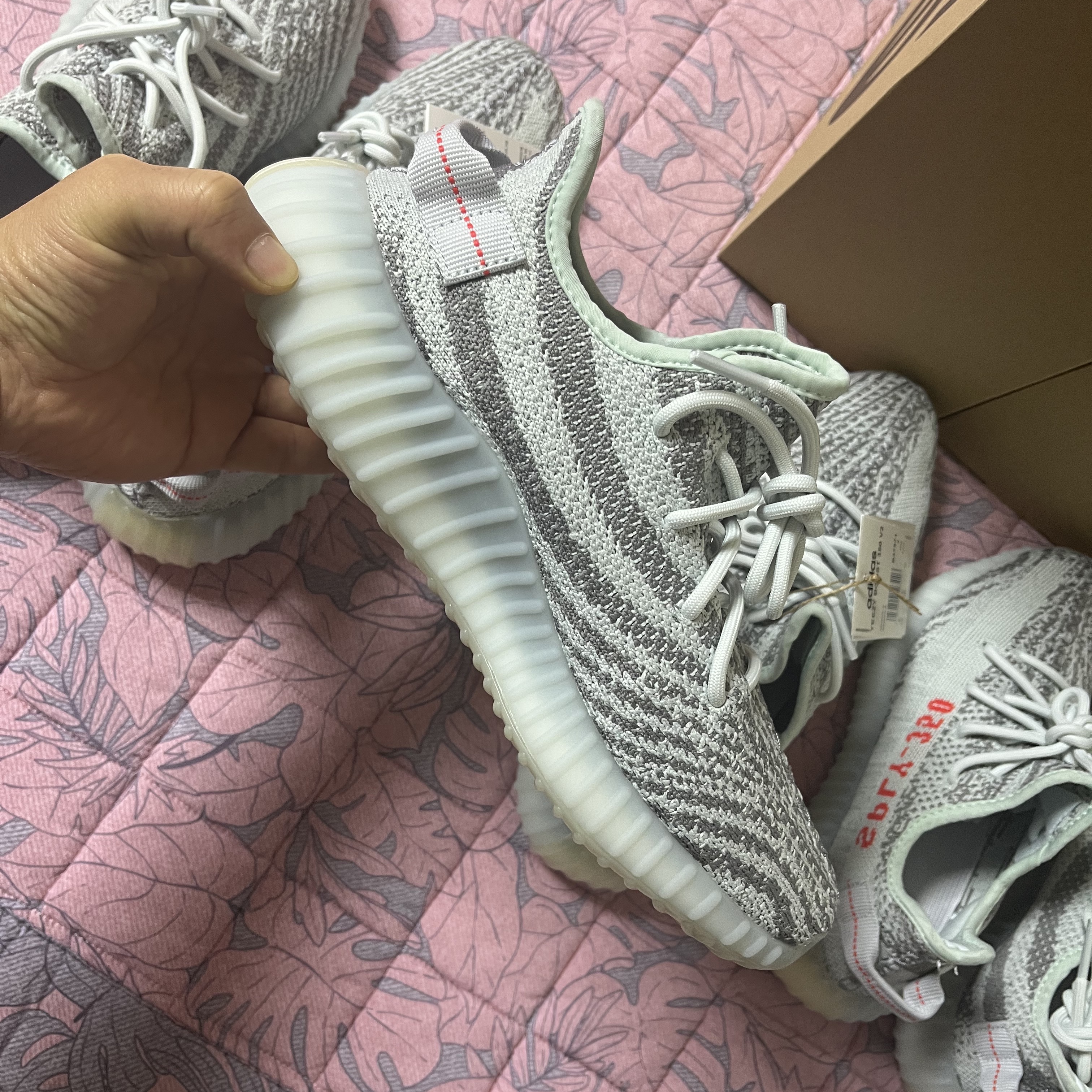 Adidas Yeezy Boost 350 V2 Blue Tint 2017 착용 스타일 - 2