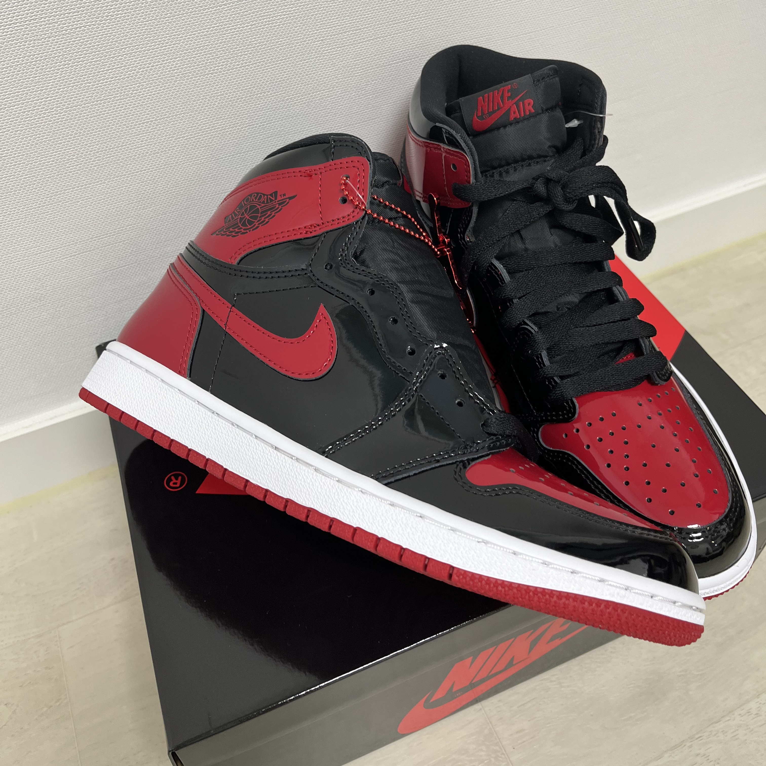Jordan 1 Retro High OG Patent Bred 착용 스타일 - 2