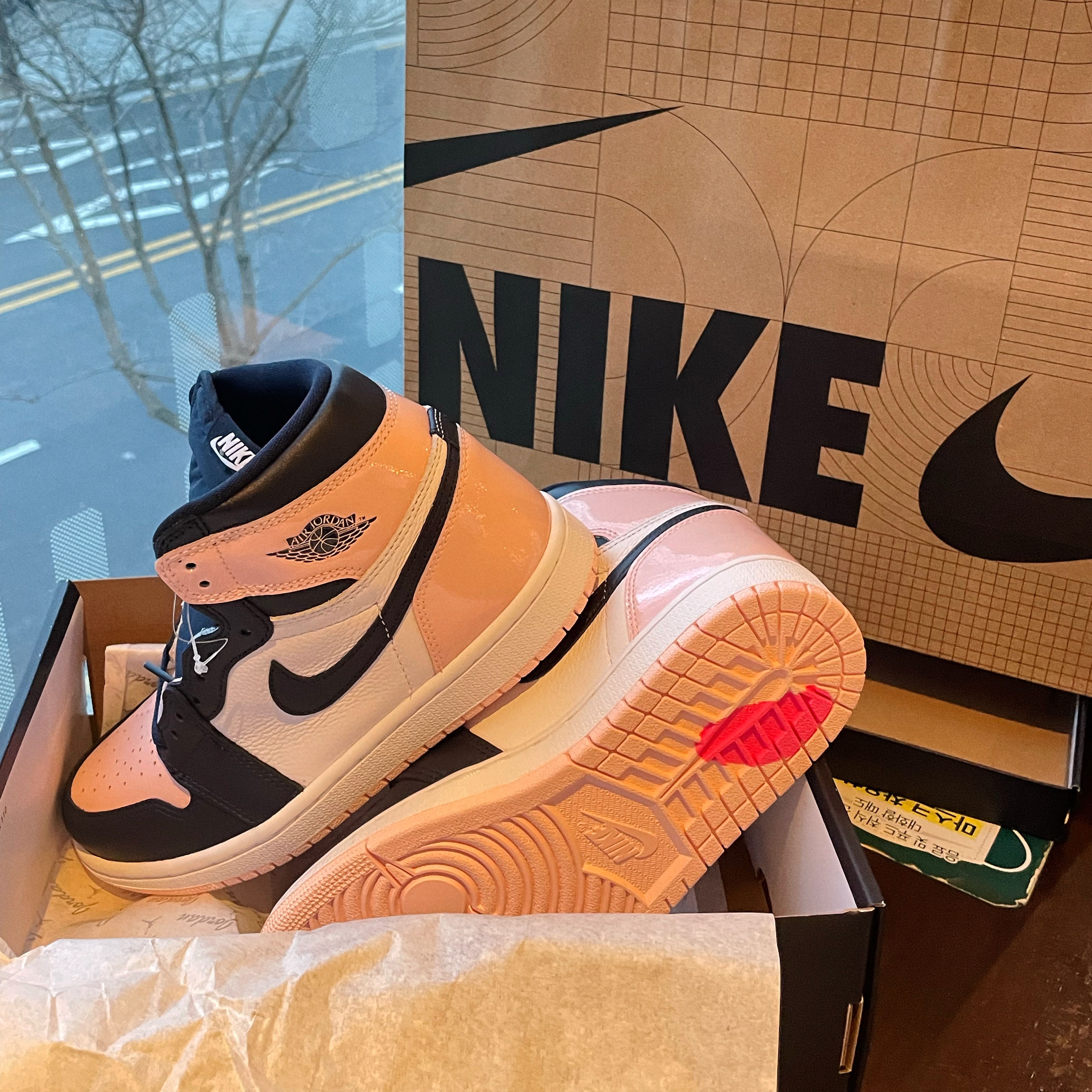 (W) Jordan 1 Retro High OG Atmosphere 착용 스타일 - 1