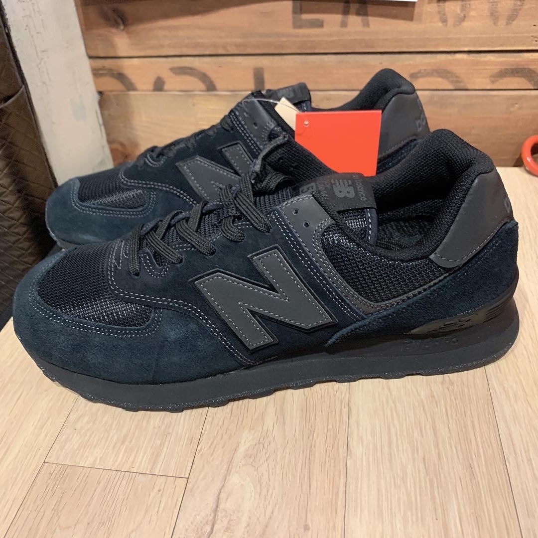 New Balance 574 Triple Black - D Standard 착용 스타일 - 1