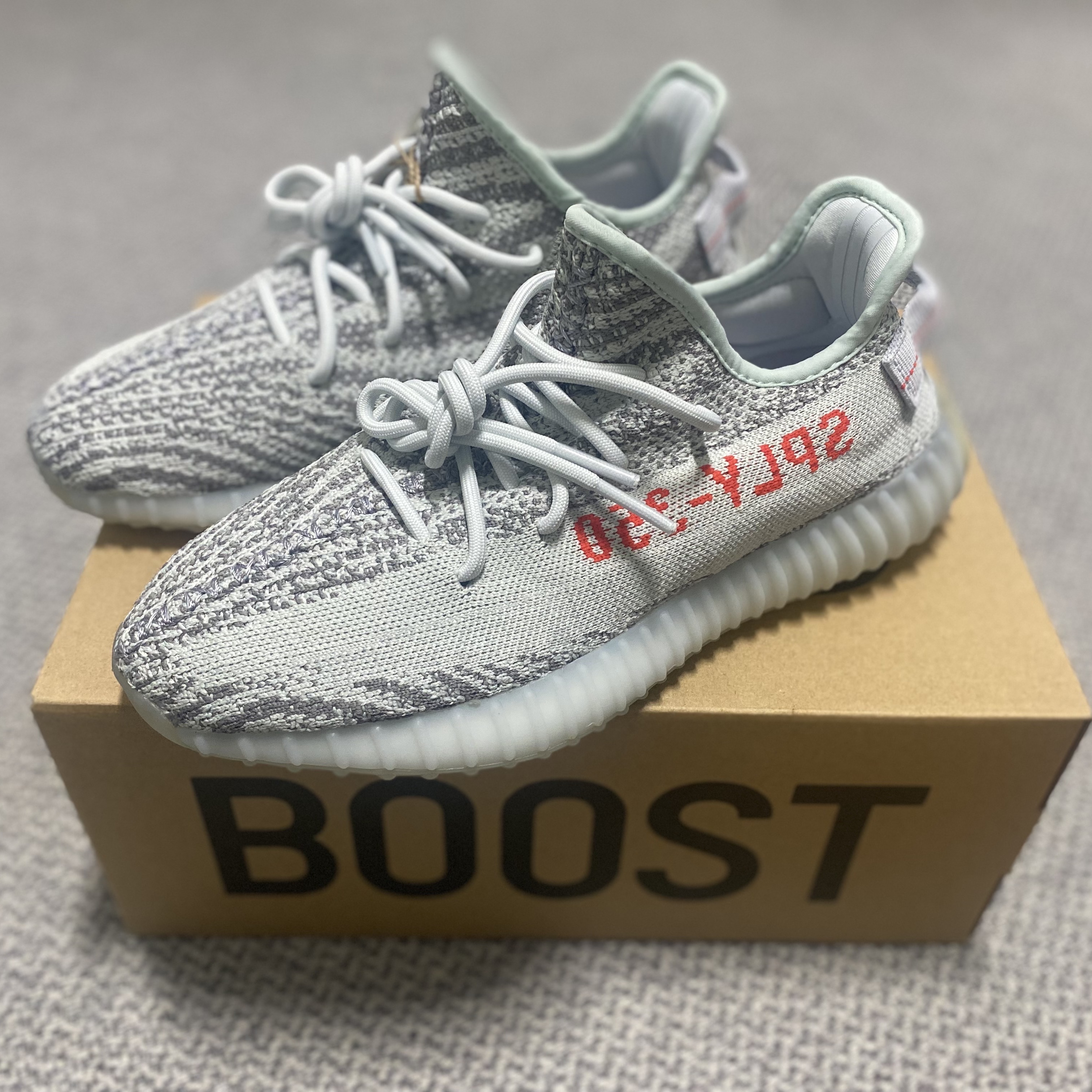 Adidas Yeezy Boost 350 V2 Blue Tint 2017 착용 스타일