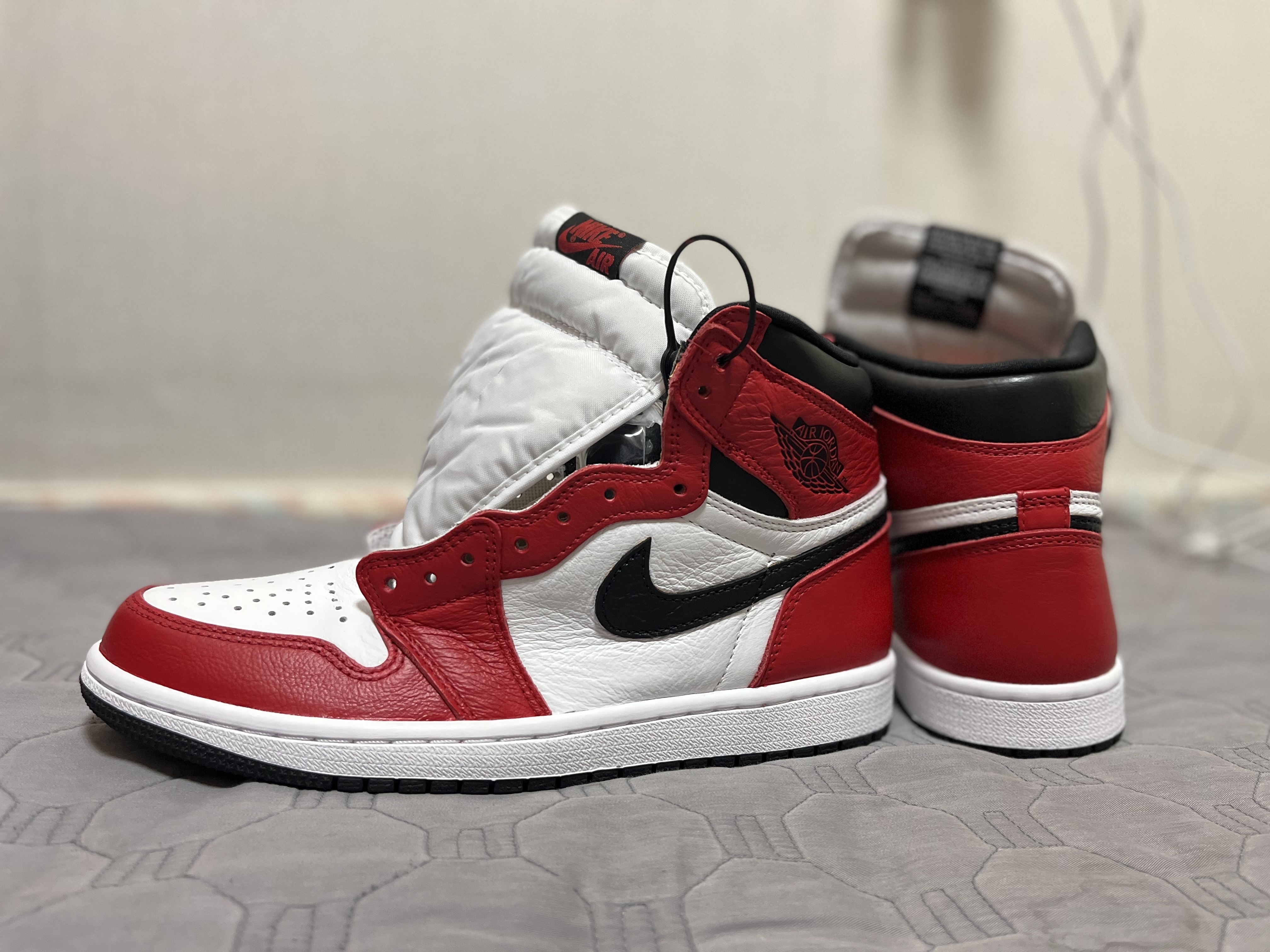 Jordan 1 Retro High OG Light Fusion Red 착용 스타일 - 2
