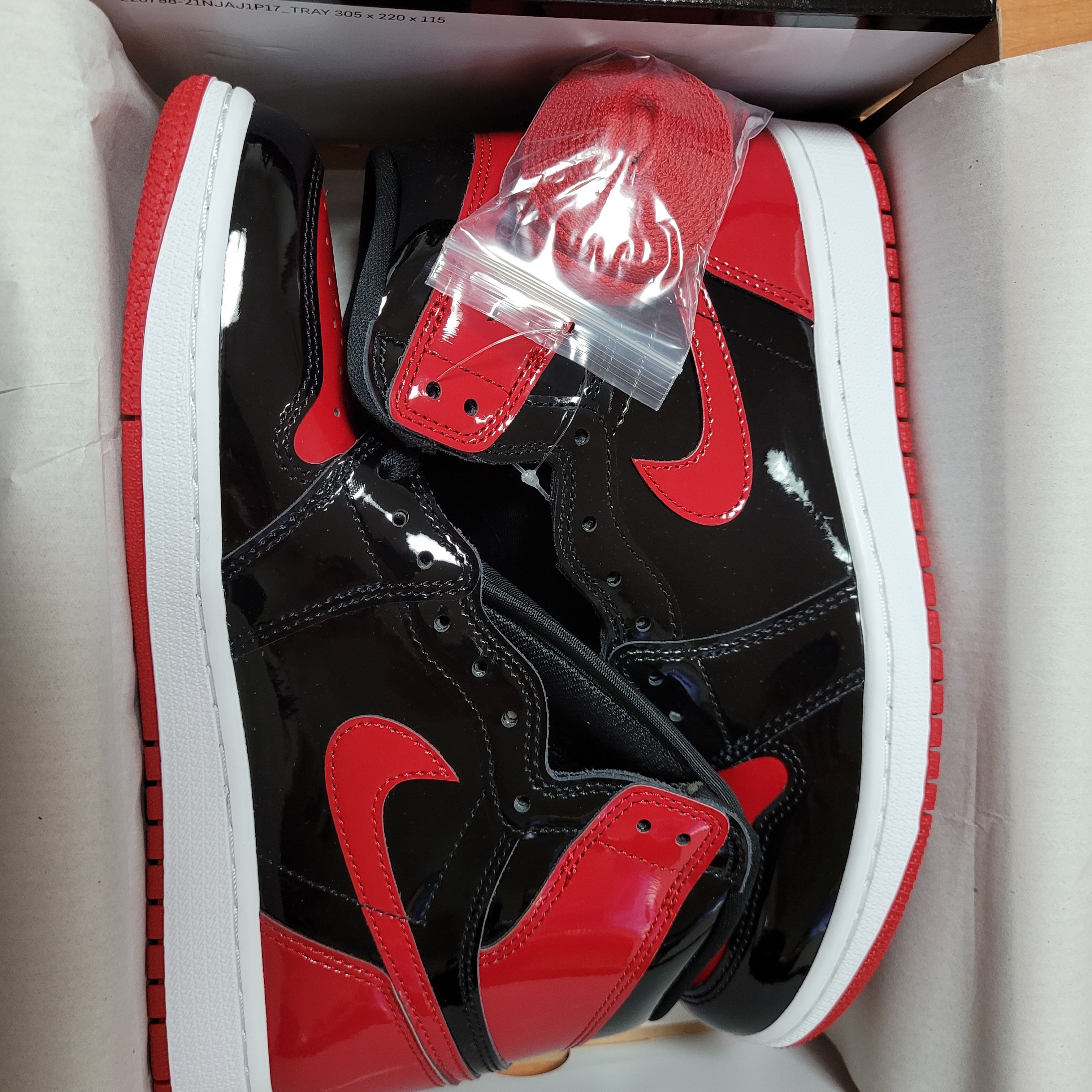 Jordan 1 Retro High OG Patent Bred 착용 스타일 - 2