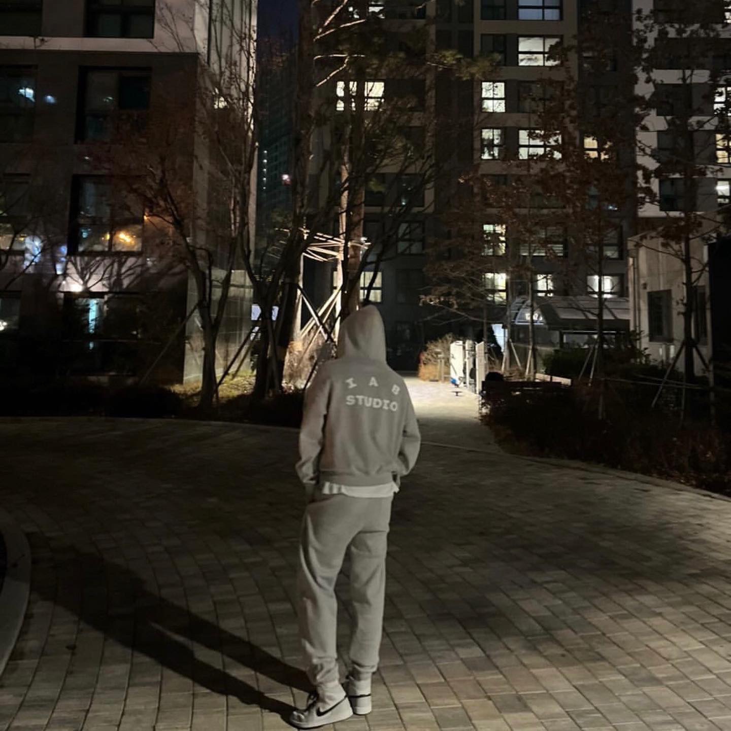 IAB Studio Hoodie Gray - 21SS, (W) Jordan 1 Mid Grey Fog 착용 스타일 - 2