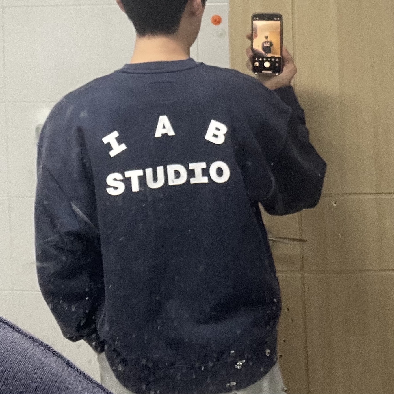 IAB Studio x Lee Pigment Sweatshirt Indigo Navy 착용 스타일 - 4