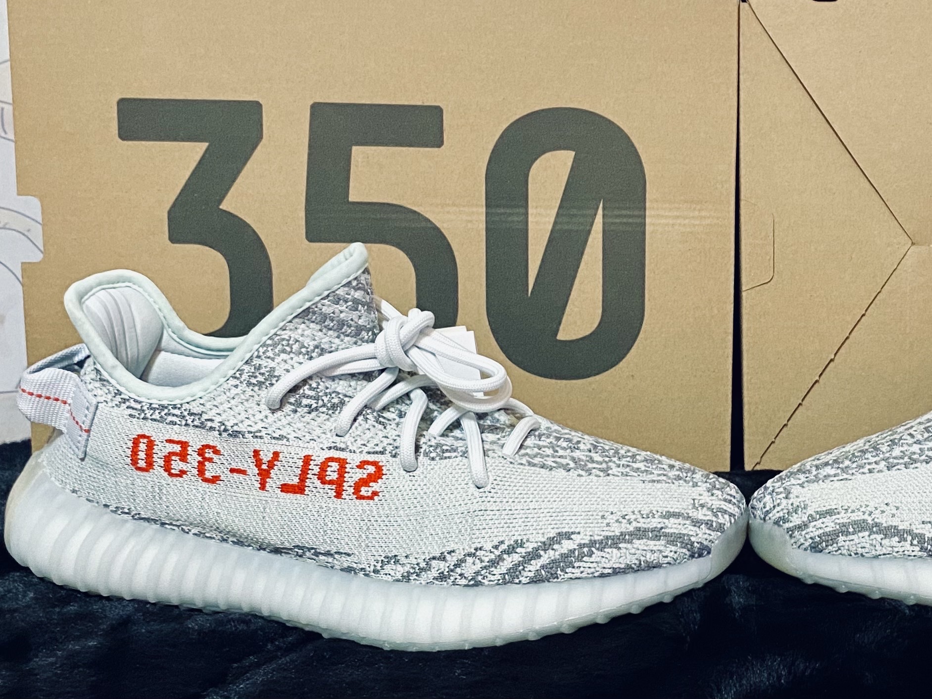 Adidas Yeezy Boost 350 V2 Blue Tint 2017 착용 스타일 - 2