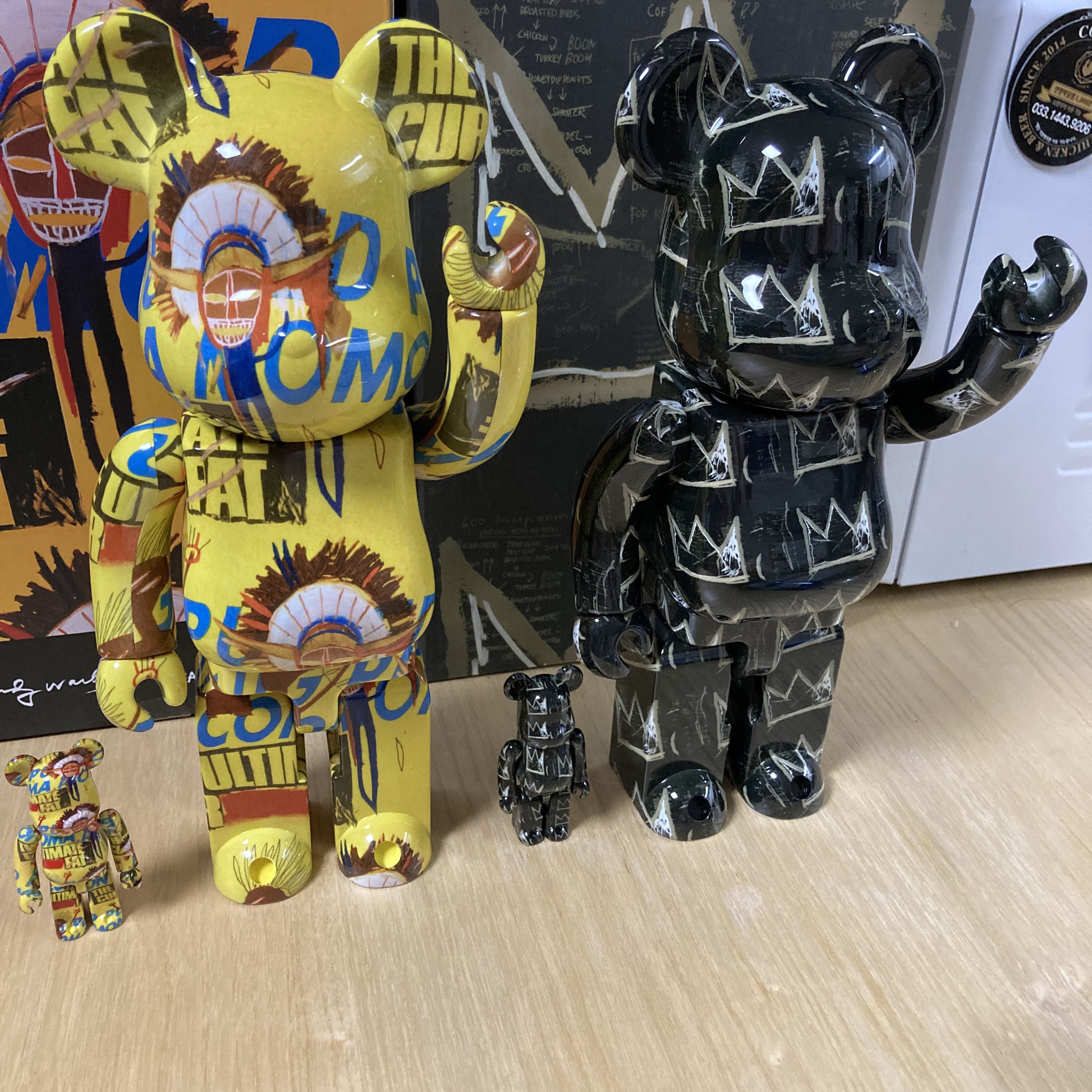 Bearbrick Jean-Michel Basquiat #8 100% & 400% Set, Bearbrick Andy Warhol x Jean-Michel Basquiat #3 100% & 400% Set 착용 스타일
