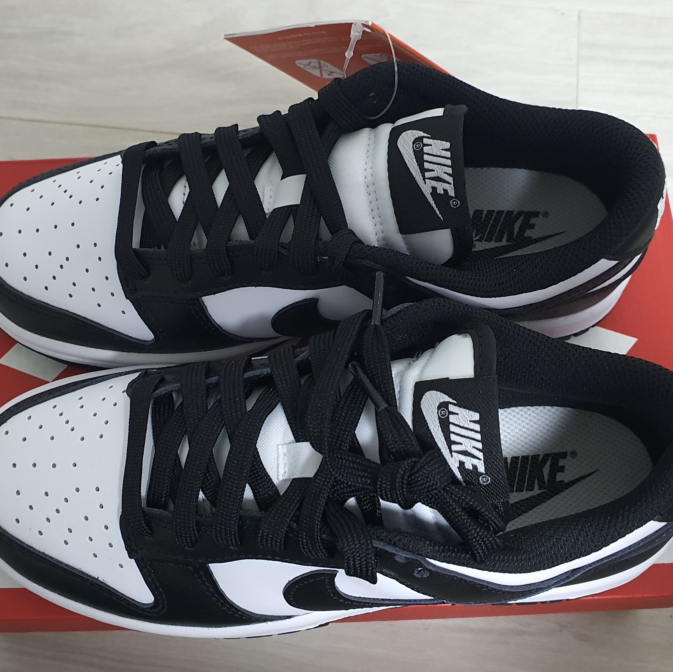 (W) Nike Dunk Low Black 착용 스타일 - 2