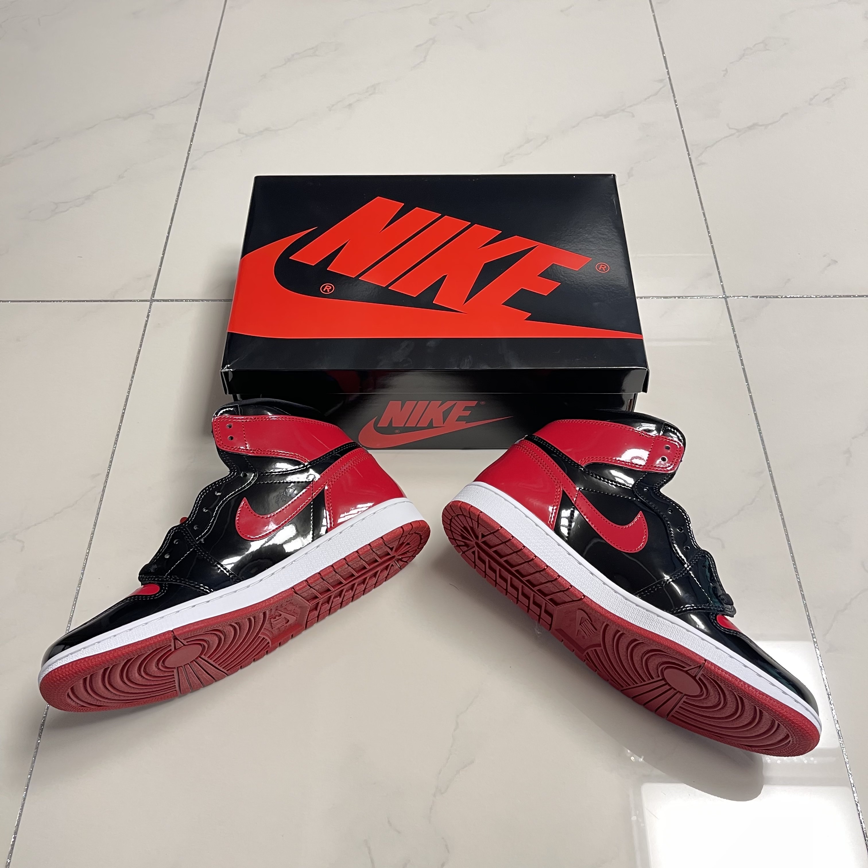 Jordan 1 Retro High OG Patent Bred 착용 스타일 - 1