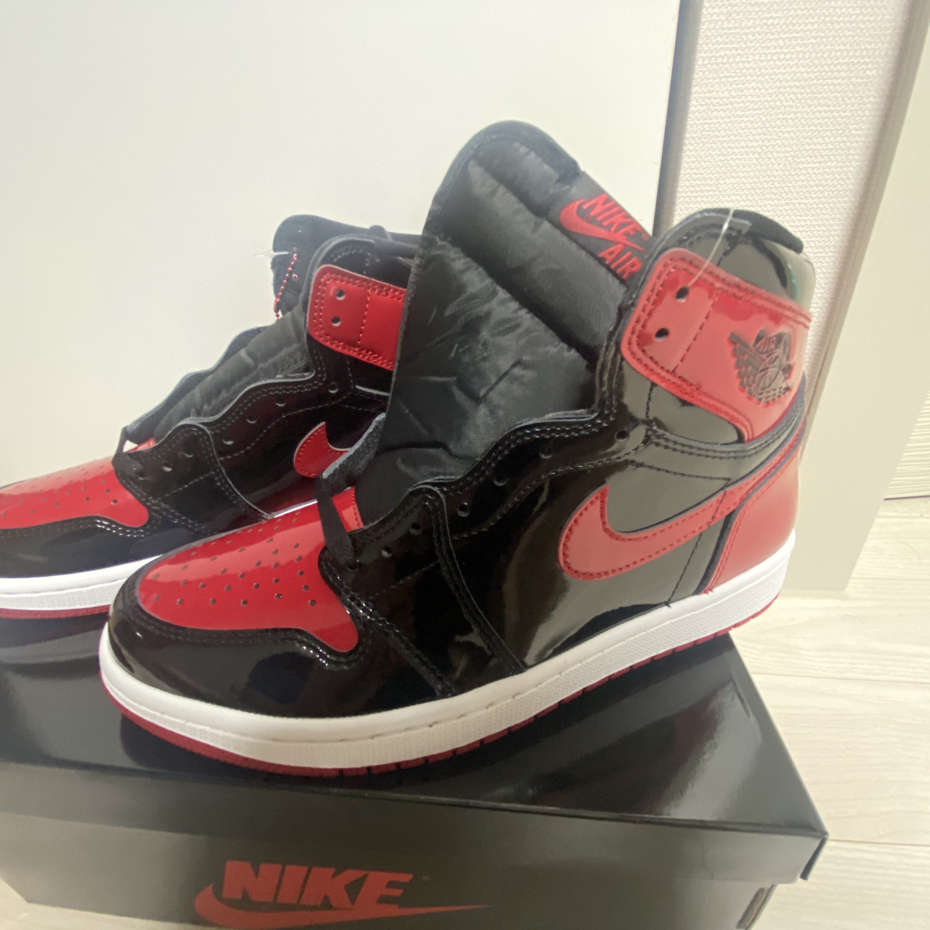 Jordan 1 Retro High OG Patent Bred 착용 스타일 - 3