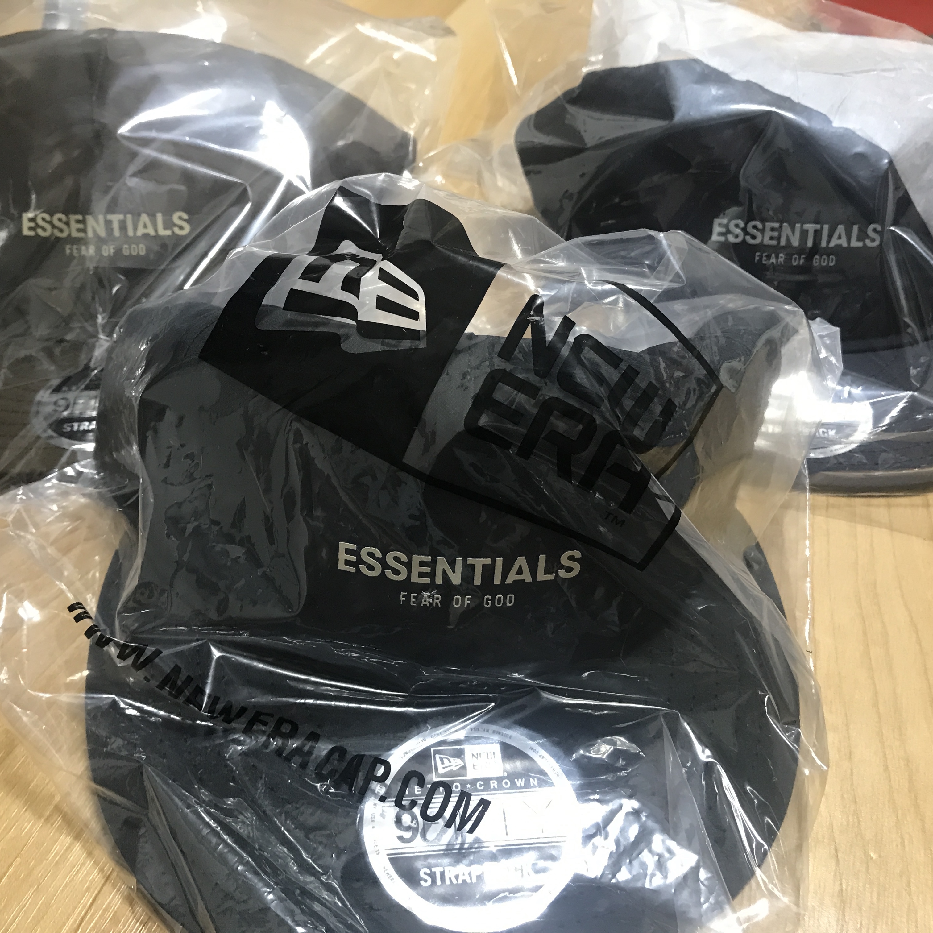 Essentials x New Era Retro Crown Strapback Black, Essentials x New Era Retro Crown Strapback Navy 착용 스타일 - 2