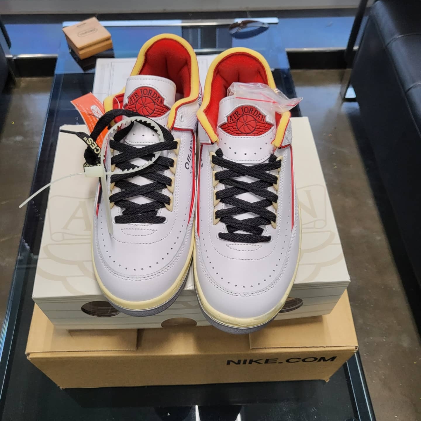 Jordan 2 x Off-White Retro Low SP White and Varsity Red 착용 스타일 - 2