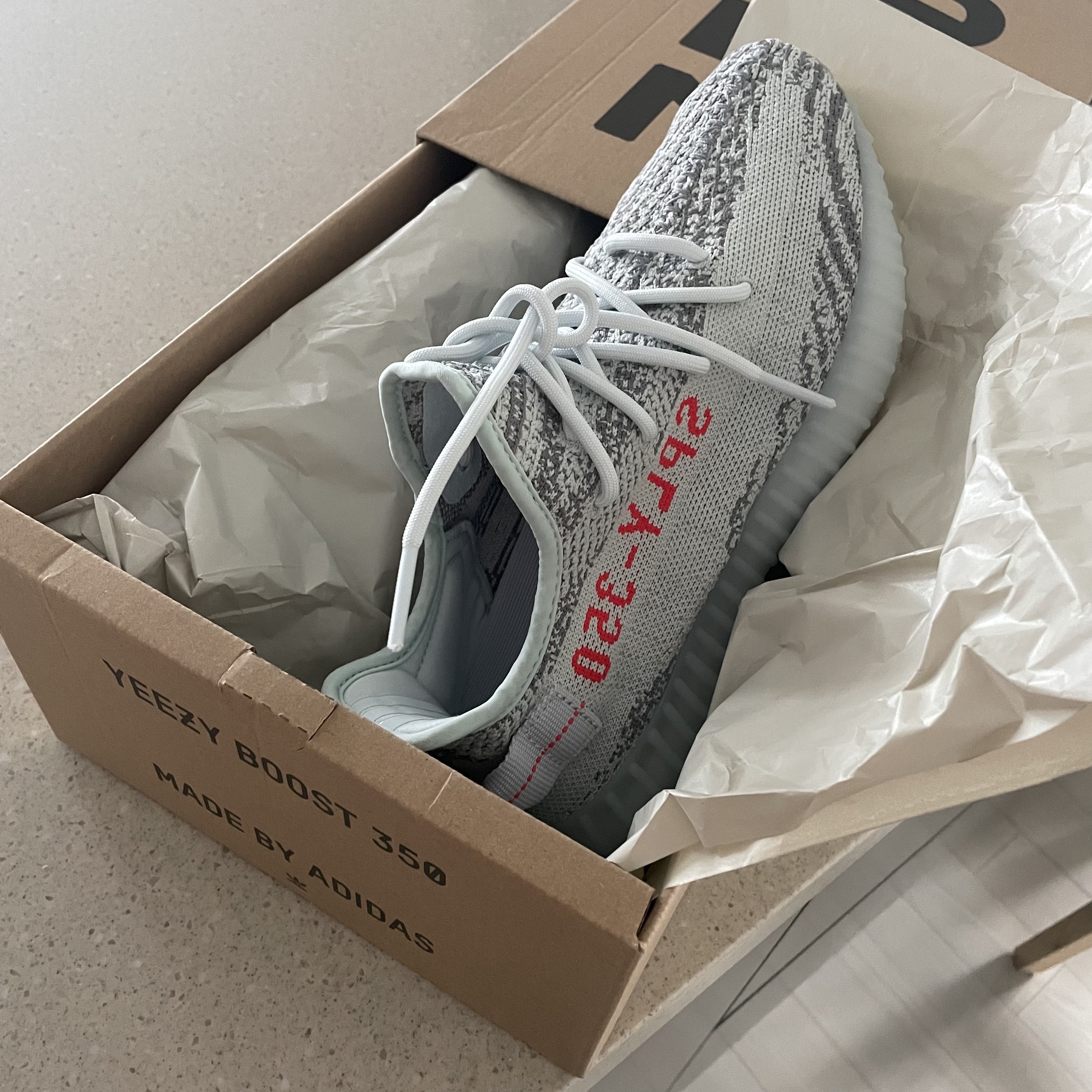 Adidas Yeezy Boost 350 V2 Blue Tint 2017 착용 스타일