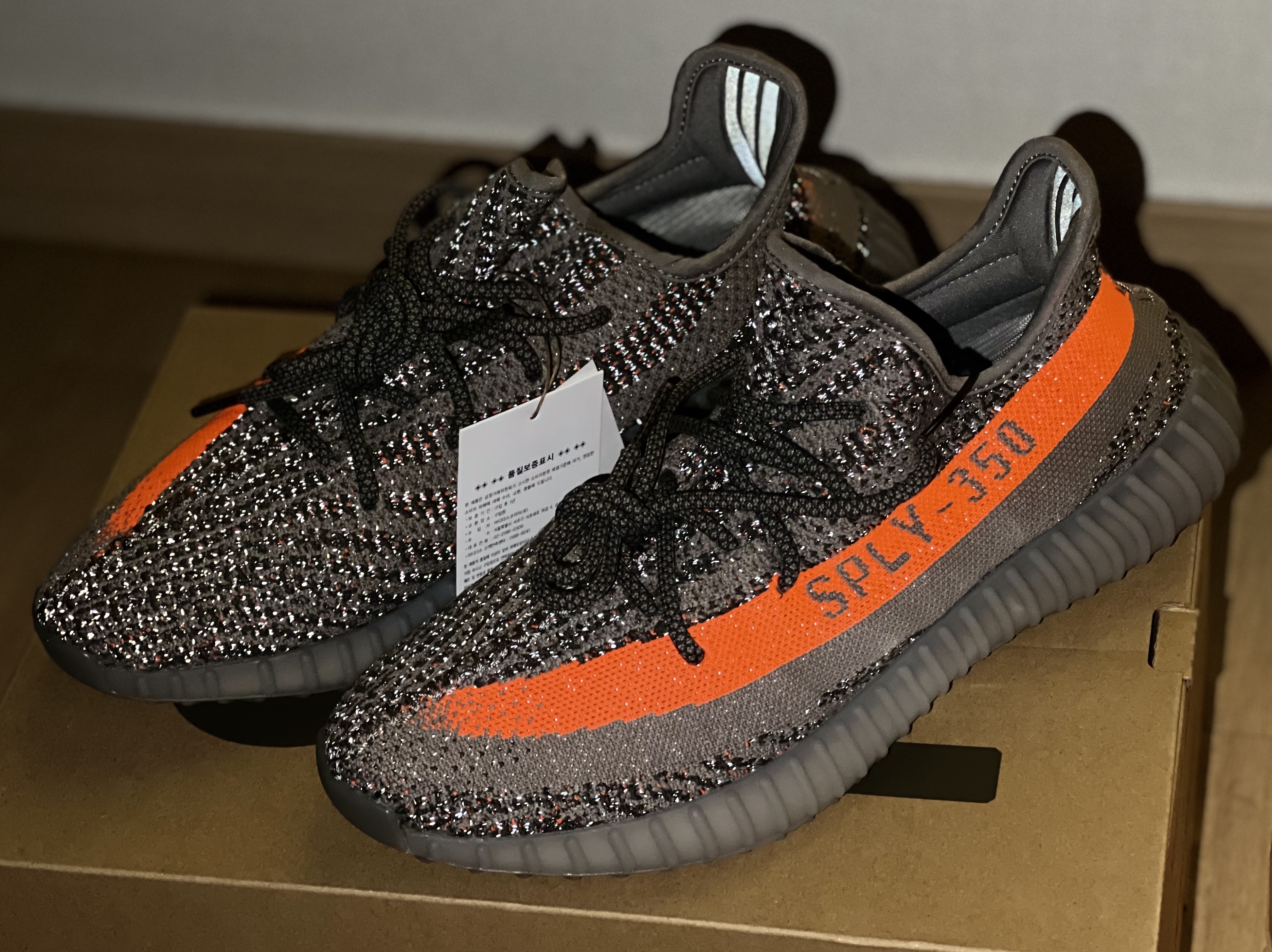 Adidas Yeezy Boost 350 V2 Beluga - Reflective 착용 스타일