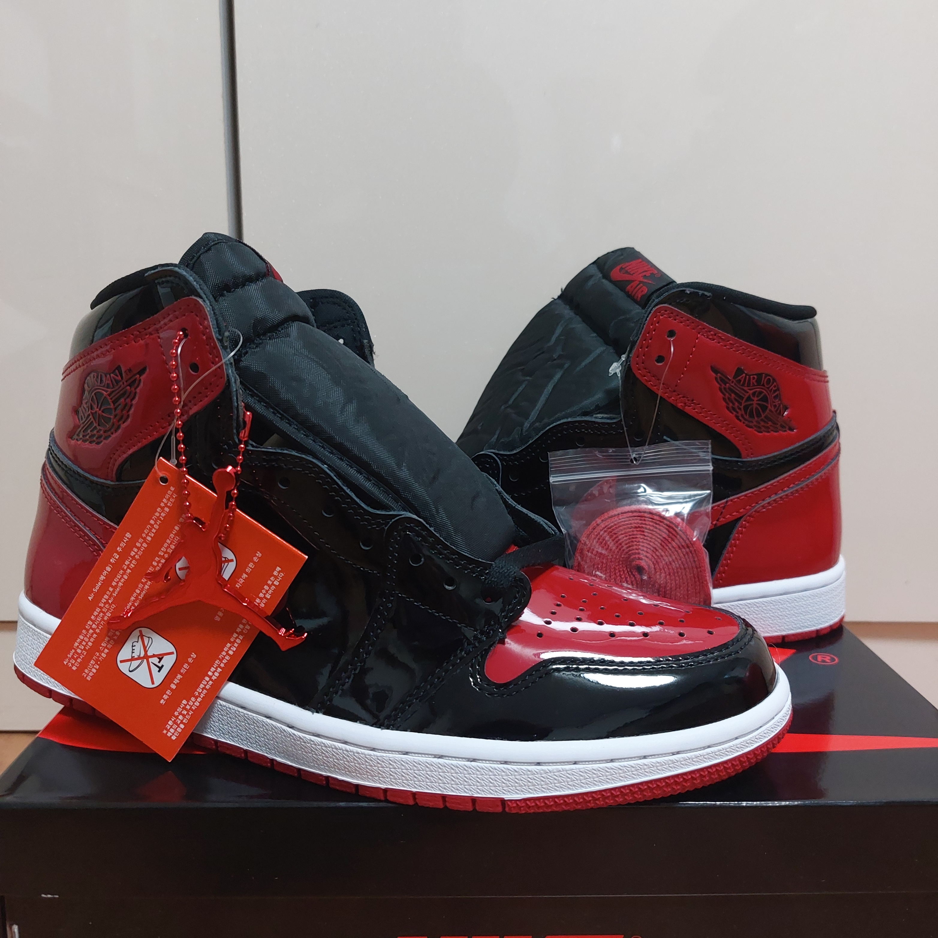 Jordan 1 Retro High OG Patent Bred 착용 스타일