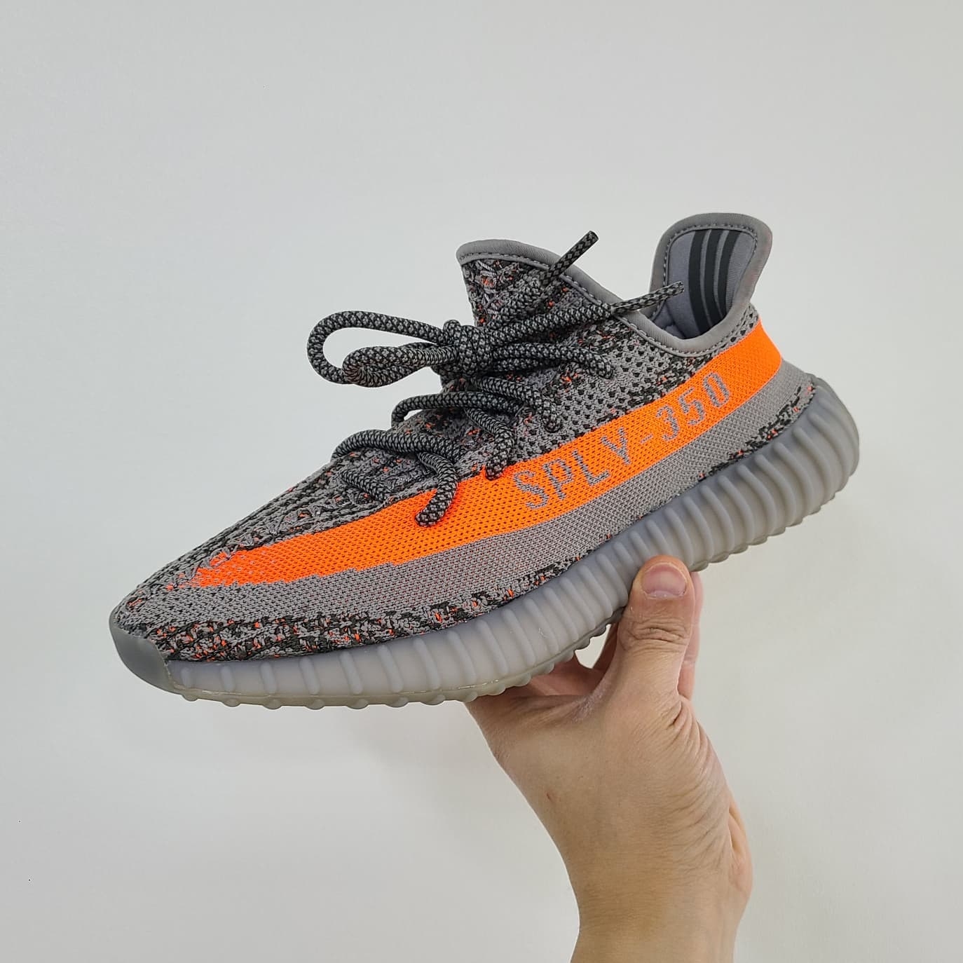 Adidas Yeezy Boost 350 V2 Beluga - Reflective 착용 스타일 - 1