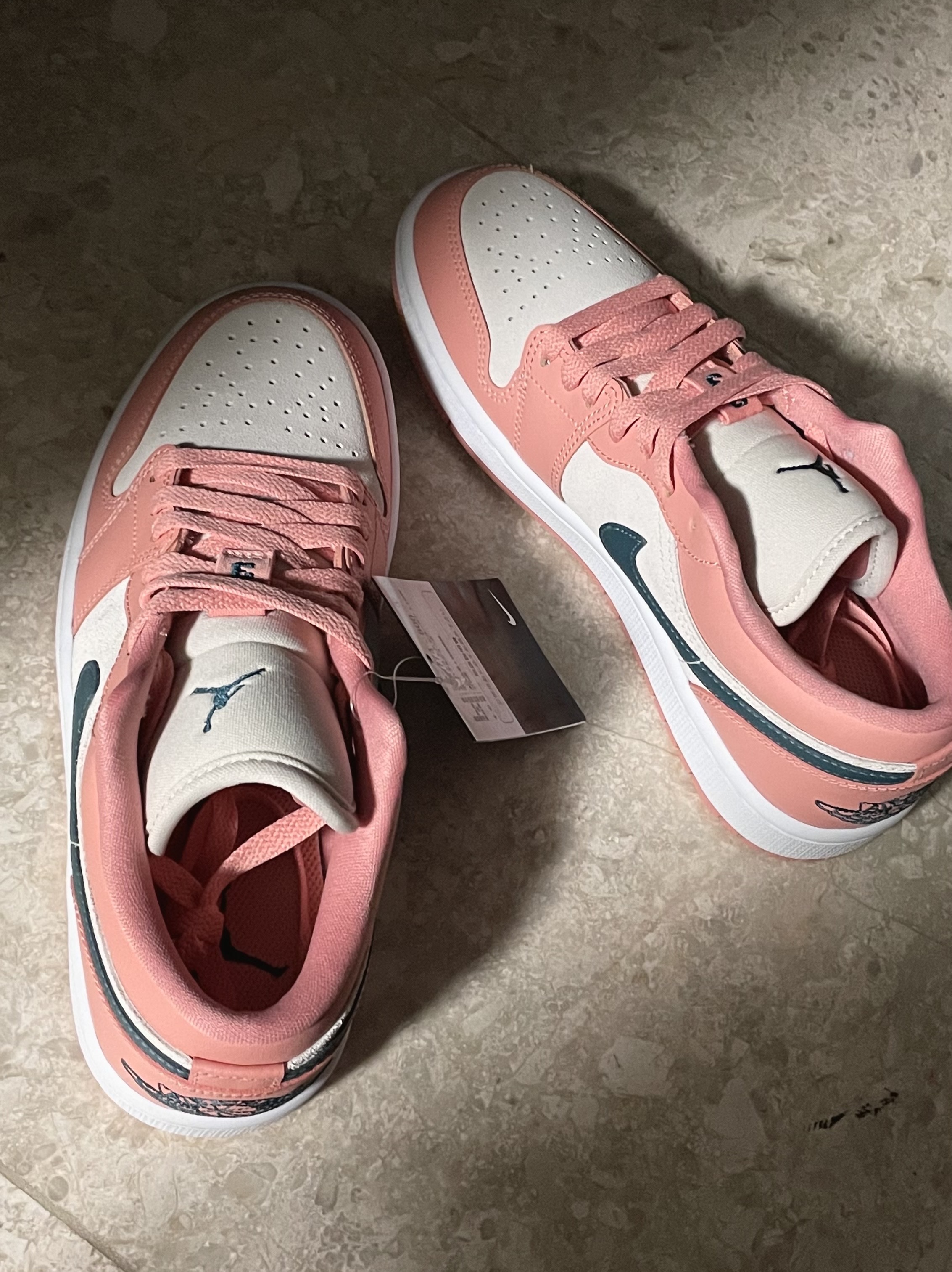 (W) Jordan 1 Low Light Madder Root 착용 스타일