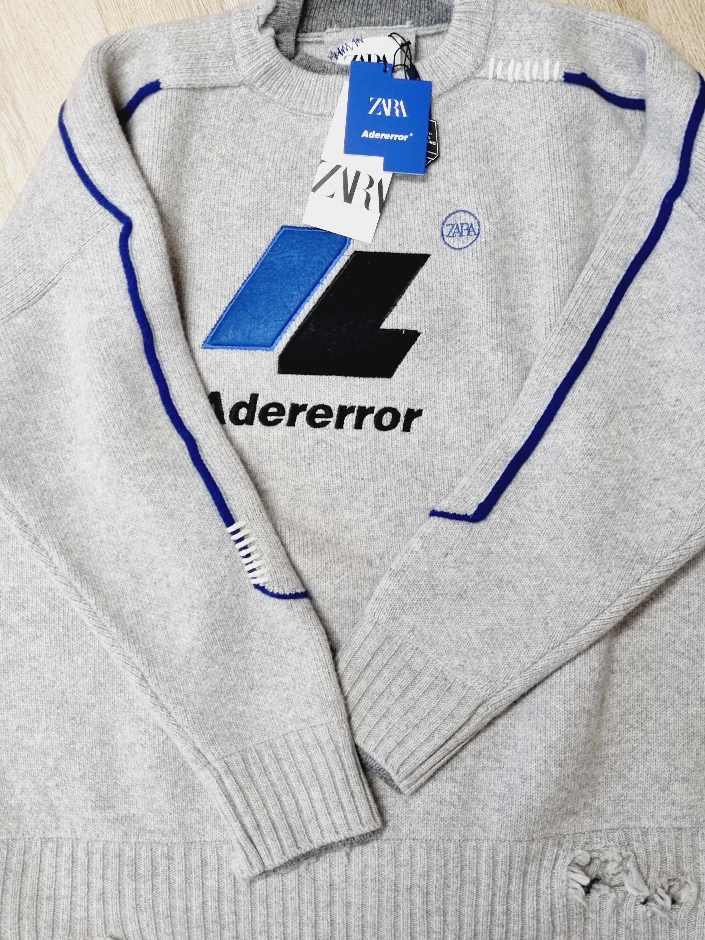 Zara x Ader Error Oversize Sweater Grey, Jordan 1 Retro High OG Defiant SB LA to Chicago 착용 스타일 - 1