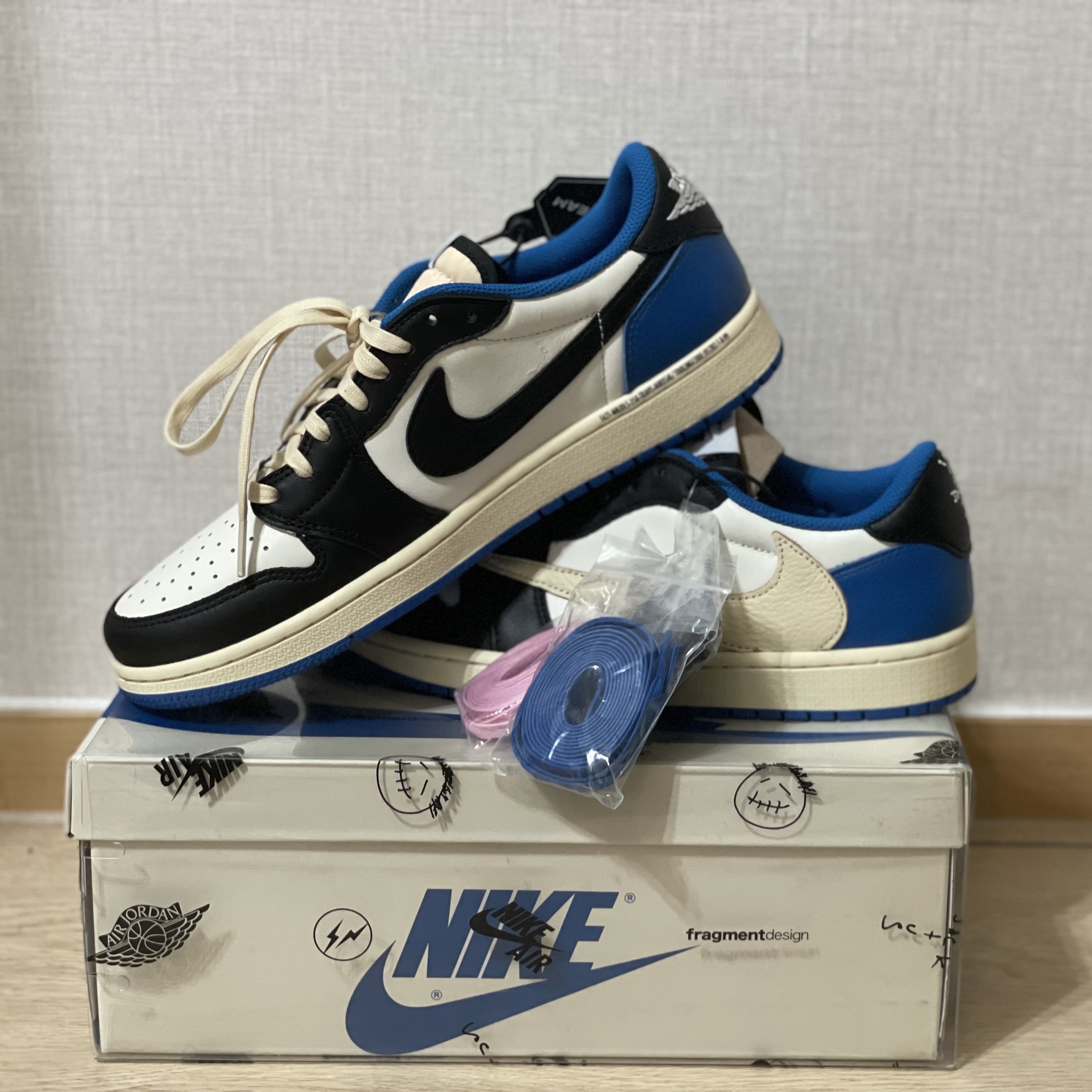 Jordan 1 x Travis Scott x Fragment Retro Low OG SP Military Blue 착용 스타일