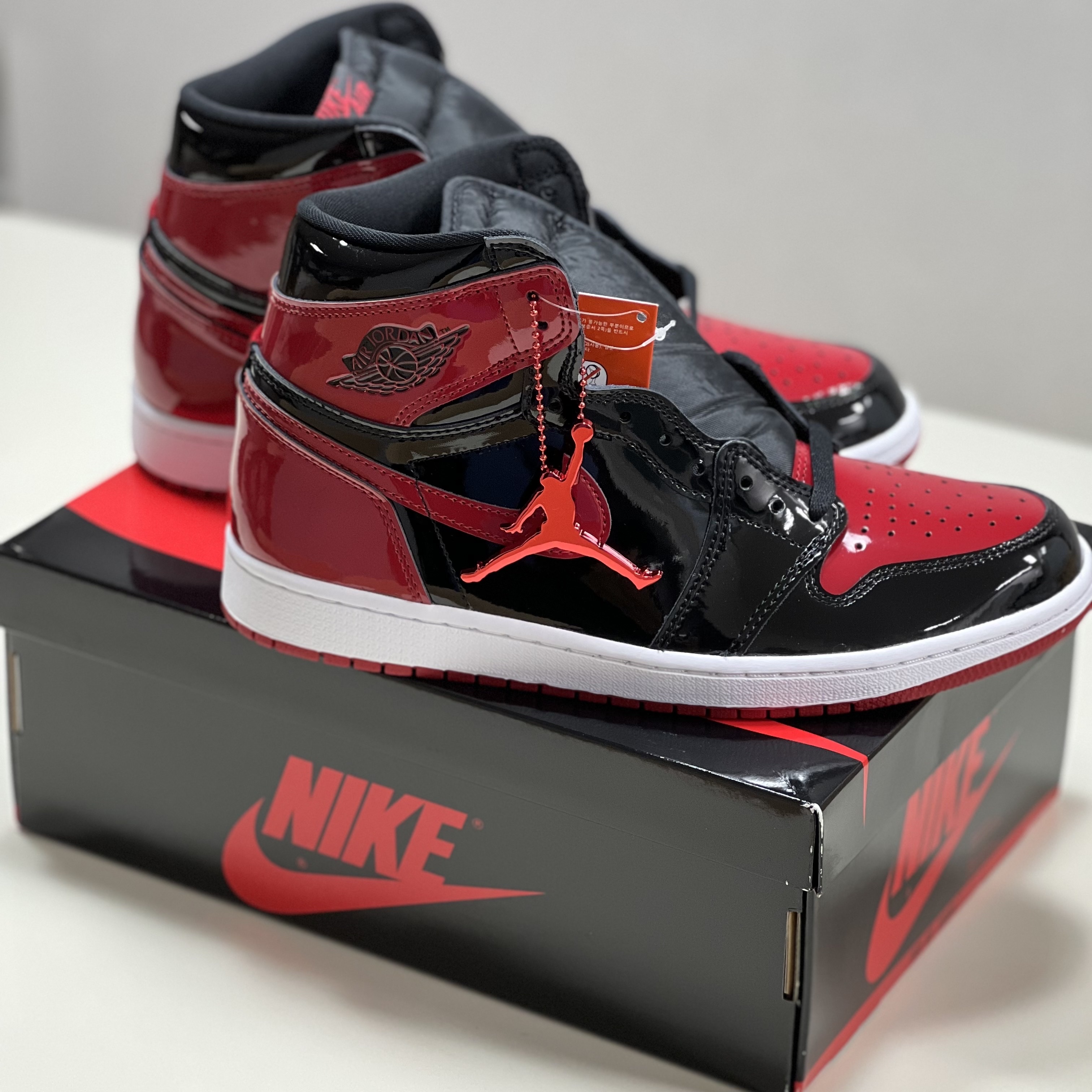 Jordan 1 Retro High OG Patent Bred, Stone Island 63020 Crewneck Sweatshirt Black - 21FW 착용 스타일 - 4