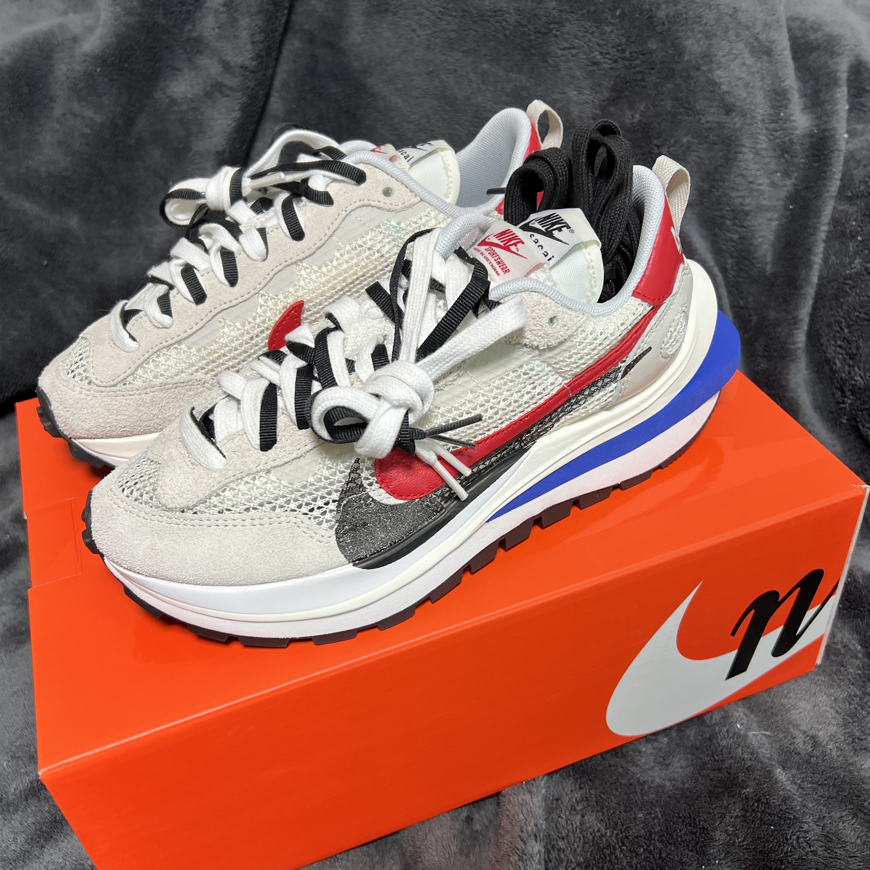 Nike x Sacai VaporWaffle Royal Fuchsia 착용 스타일 - 1