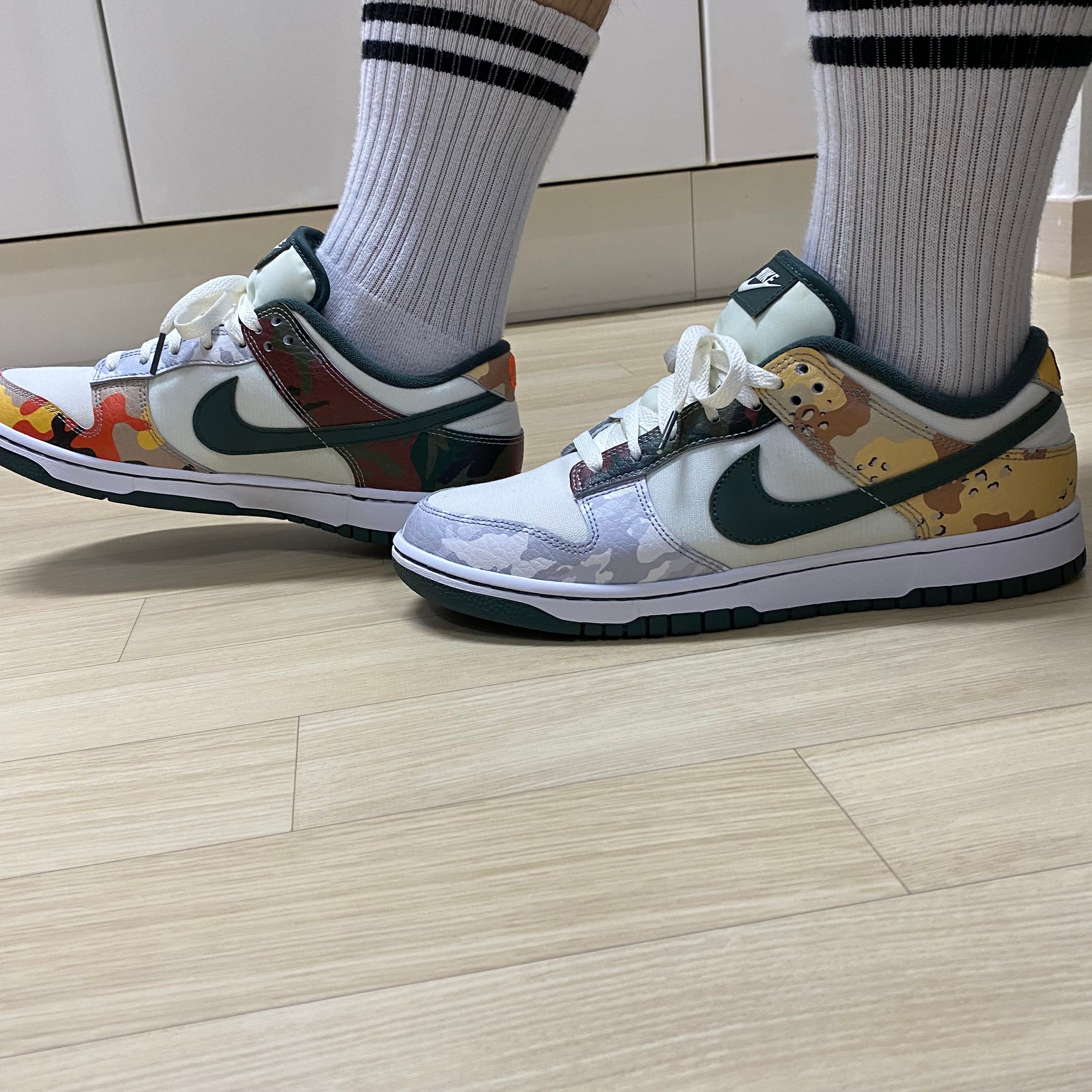 Nike Dunk Low SE Sail Multi Camo 착용 스타일 - 1