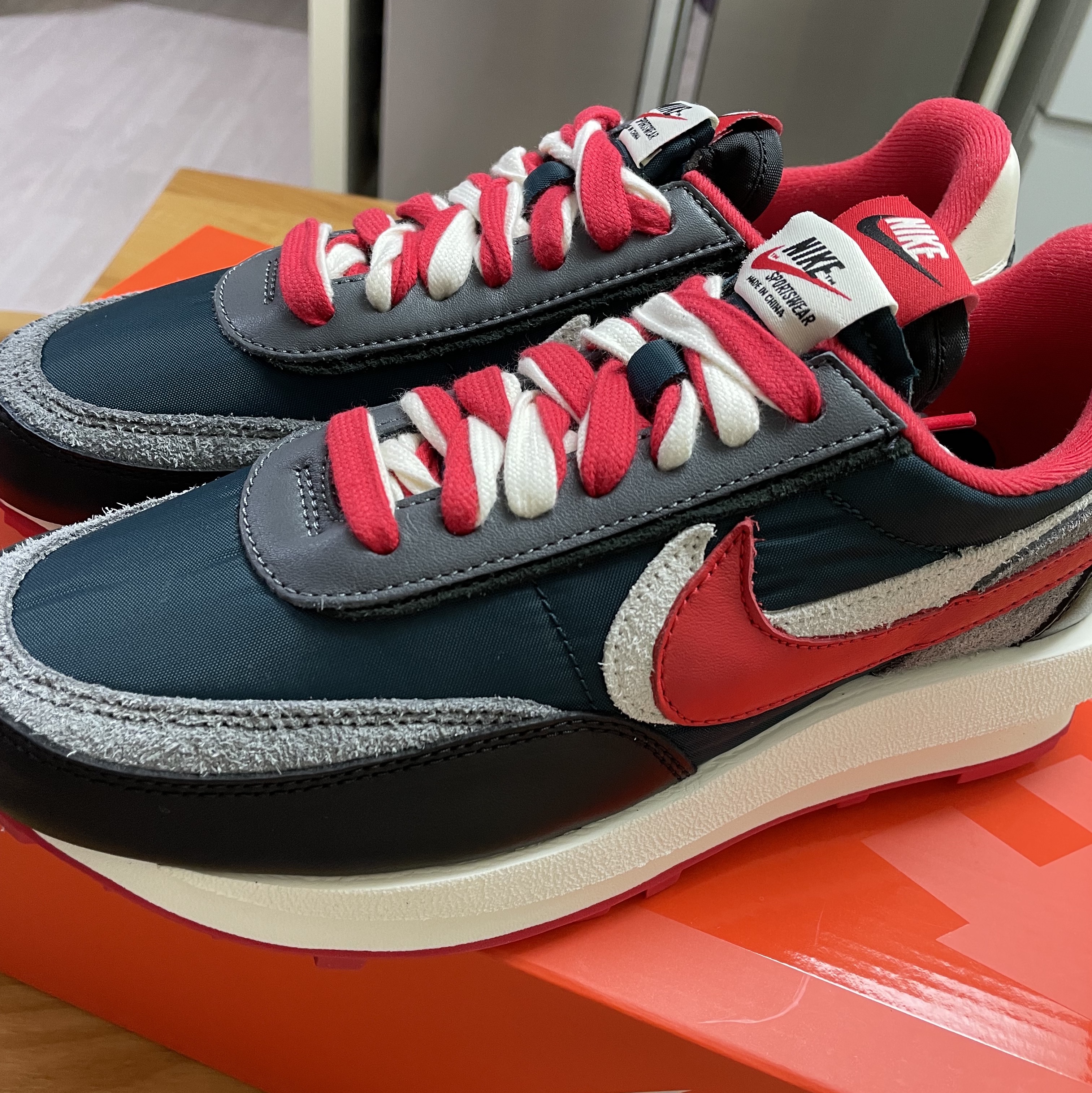 Nike x Sacai x Undercover LDWaffle Midnight Spruce University Red 착용 스타일