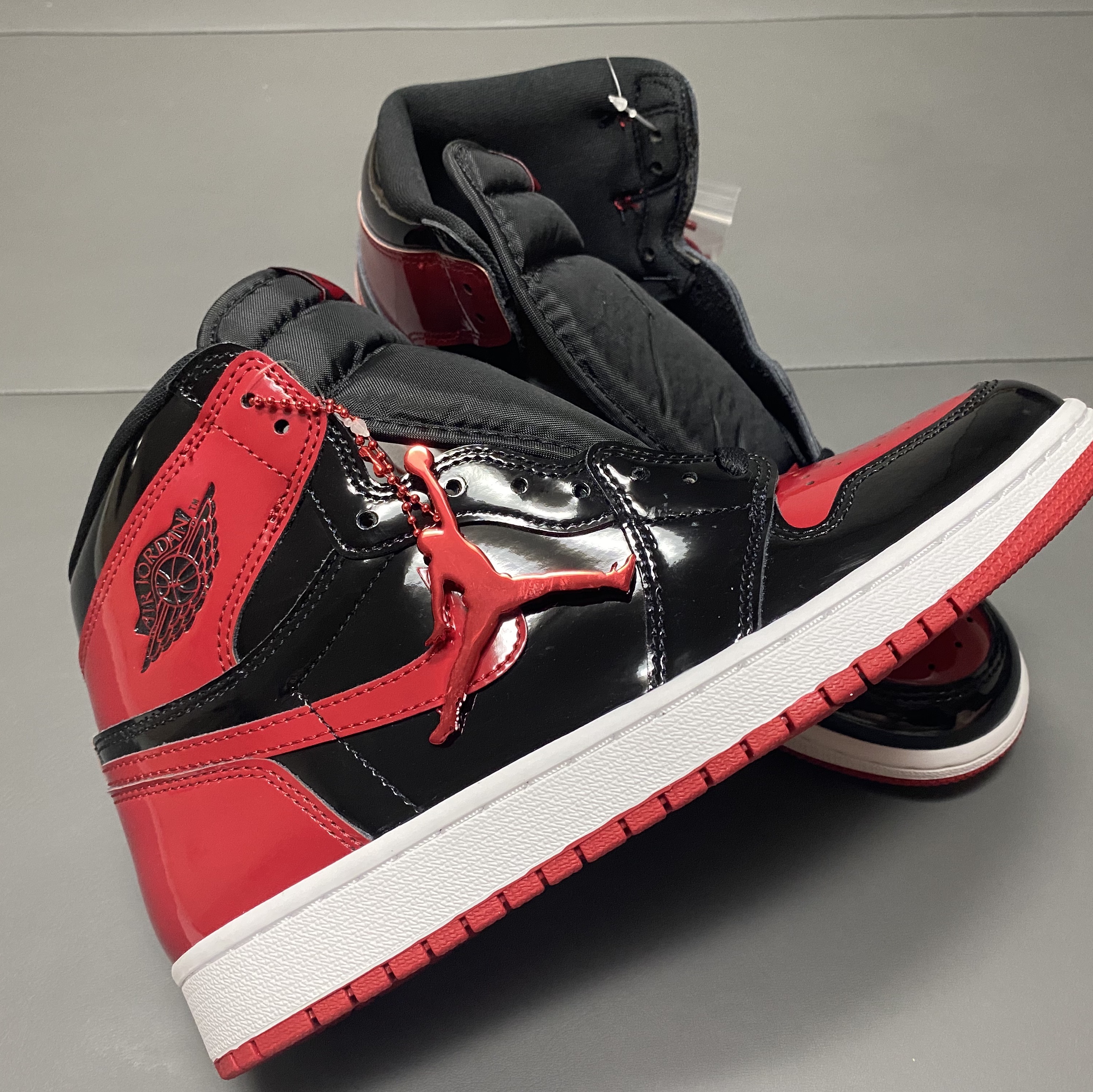 Jordan 1 Retro High OG Patent Bred 착용 스타일 - 3