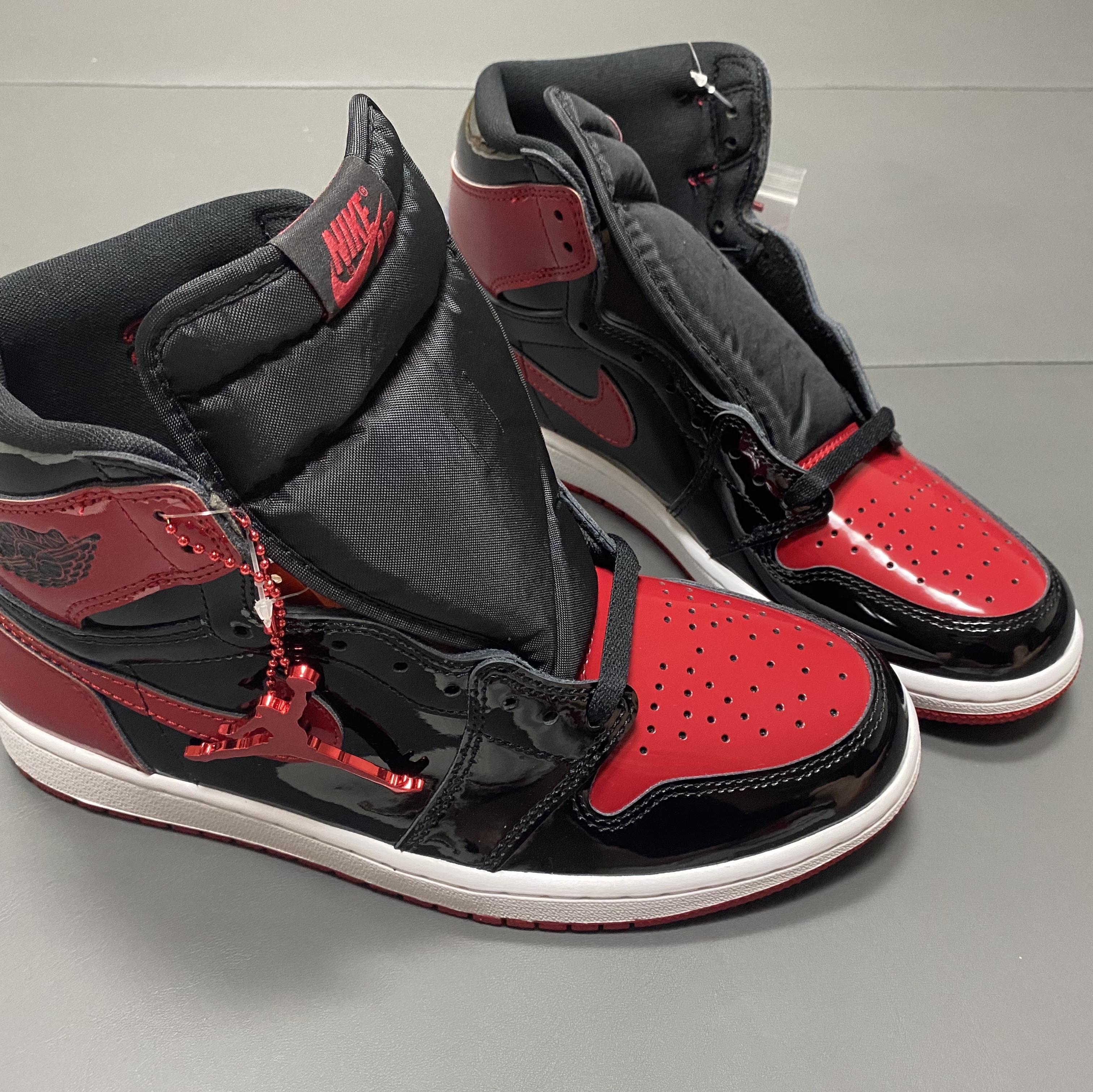 Jordan 1 Retro High OG Patent Bred 착용 스타일 - 4