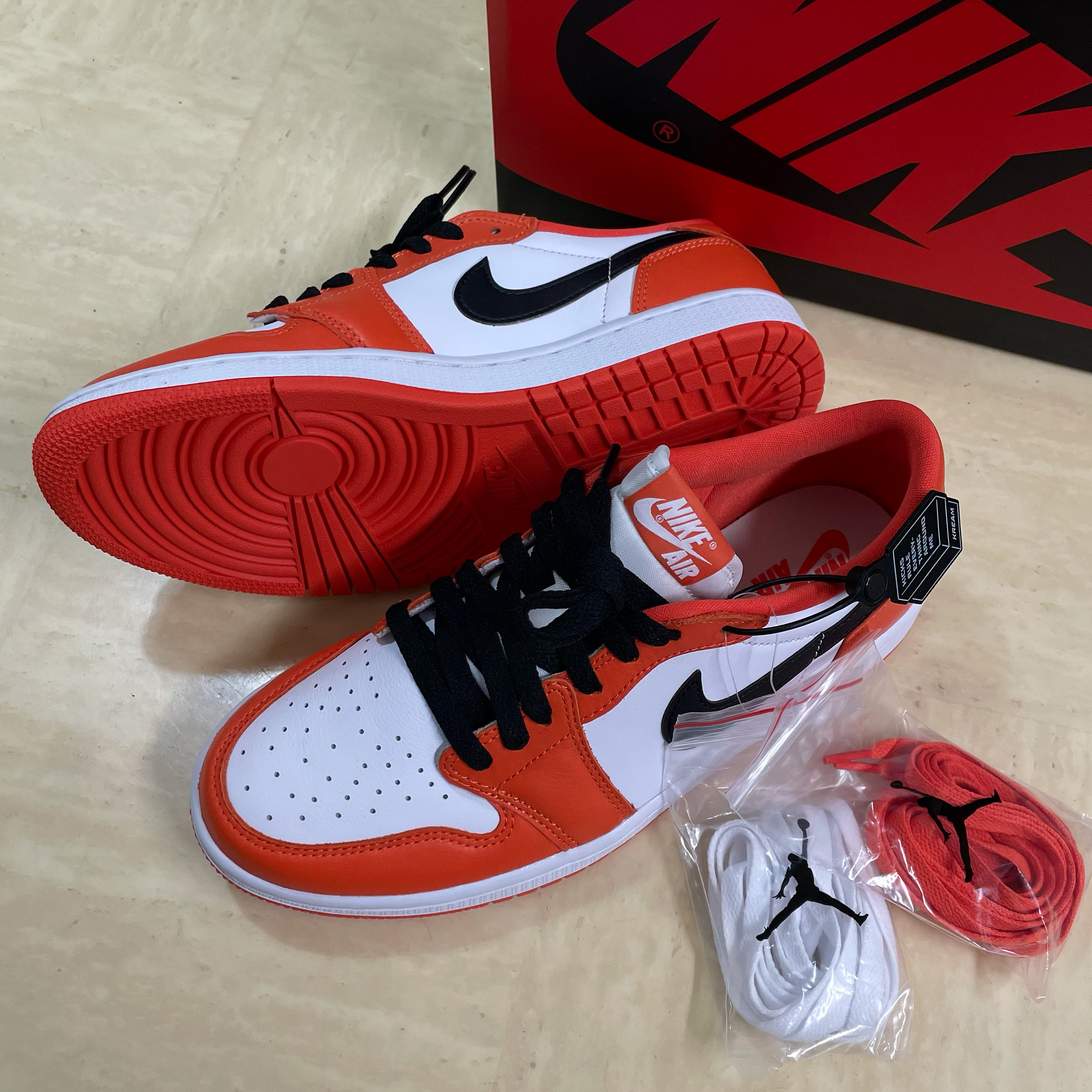 Jordan 1 Low OG Starfish 착용 스타일