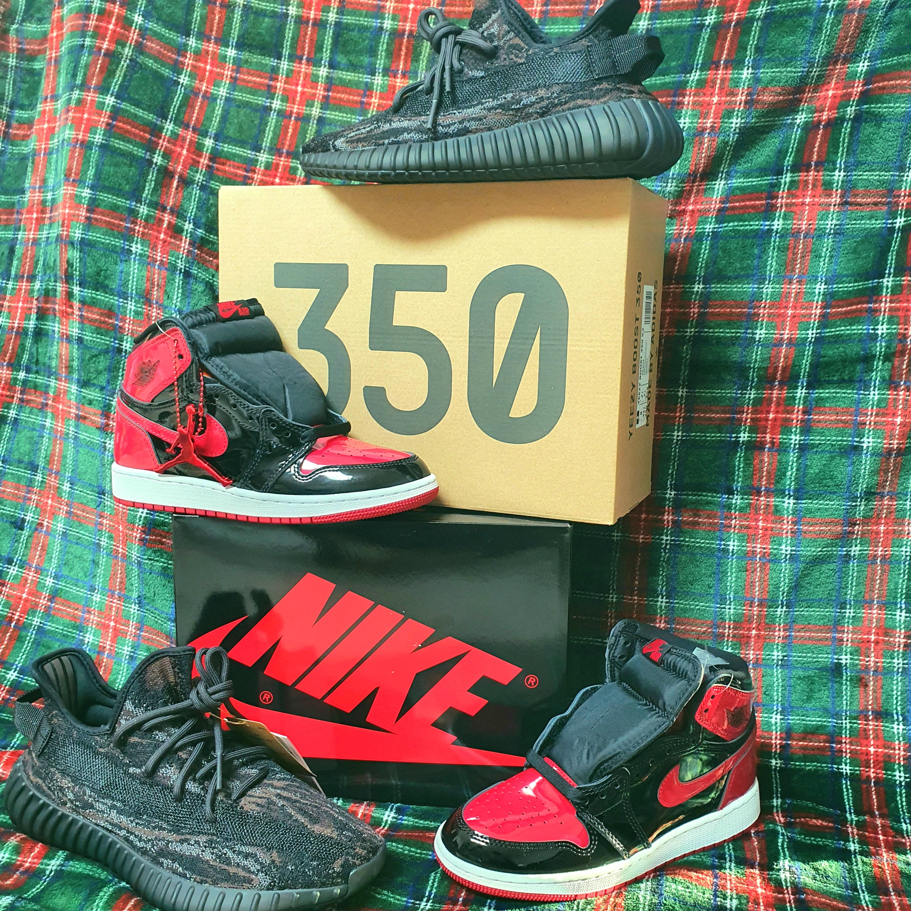 Adidas Yeezy Boost 350 V2 MX Rock, (GS) Jordan 1 Retro High OG Patent Bred 착용 스타일