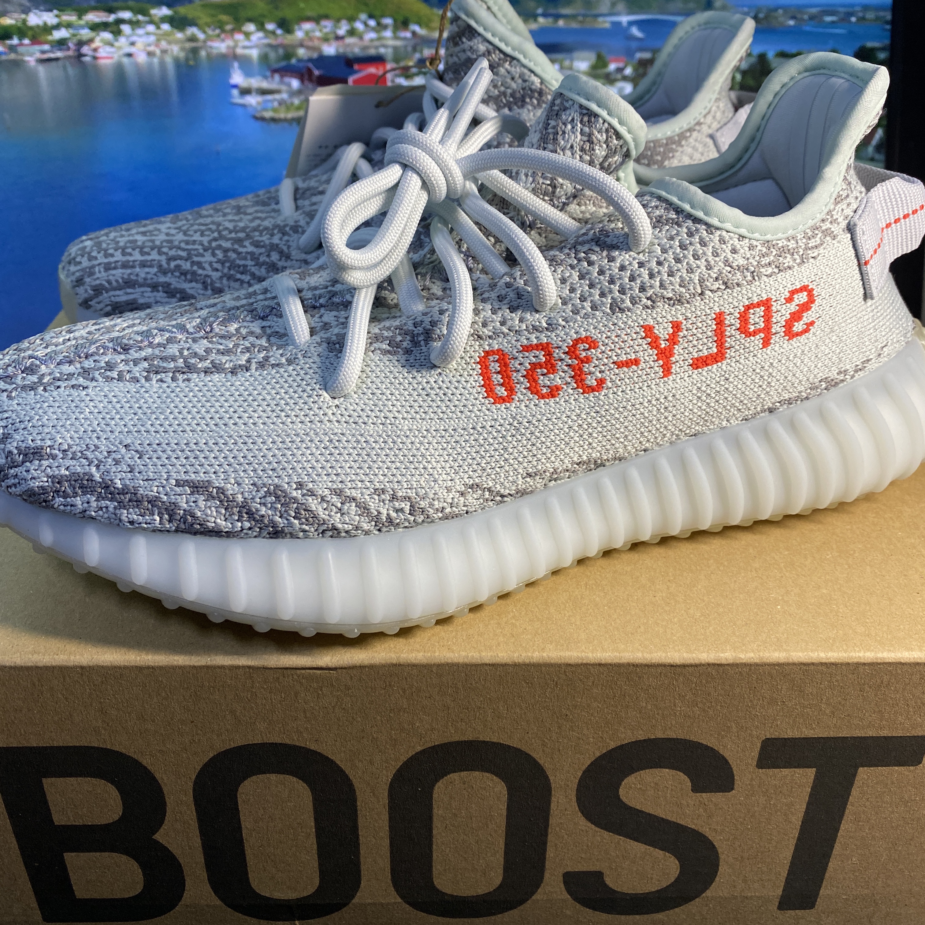 Adidas Yeezy Boost 350 V2 Blue Tint 2017 착용 스타일 - 1