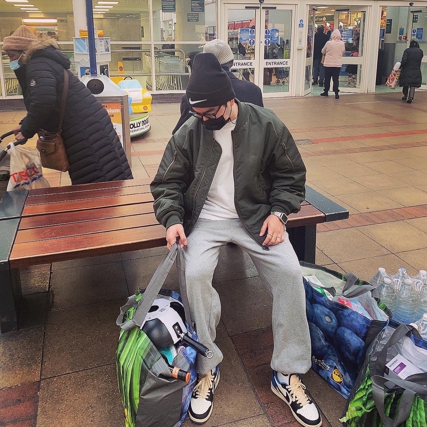 Nike x Stussy Cuff Beanie Black, Jordan 1 x Travis Scott x Fragment Retro Low OG SP Military Blue 착용 스타일