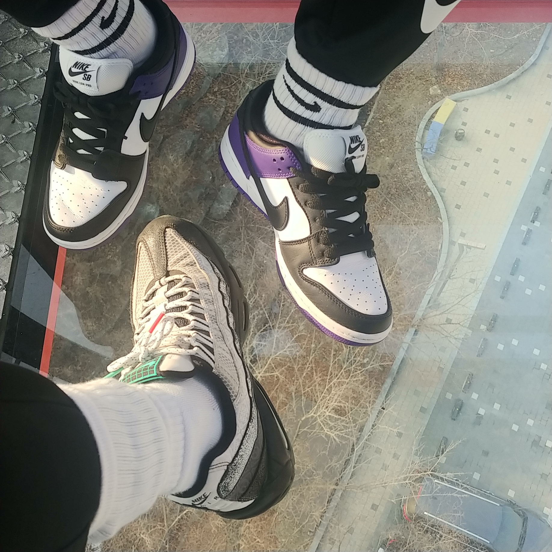 Nike SB Dunk Low Pro Court Purple, Nike Air Max 95 SE Day of the Dead 착용 스타일
