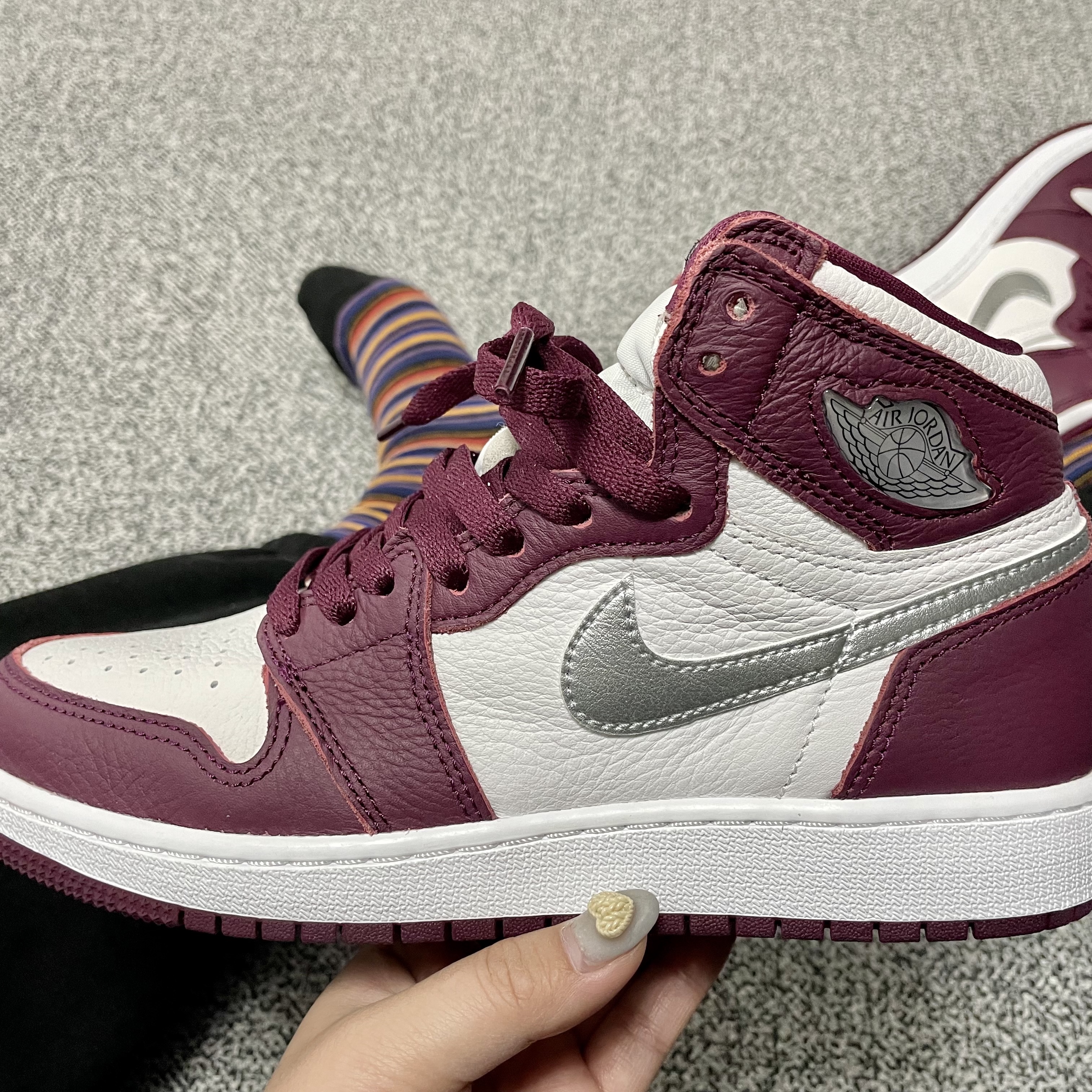 (GS) Jordan 1 Retro High OG Bordeaux 착용 스타일 - 3