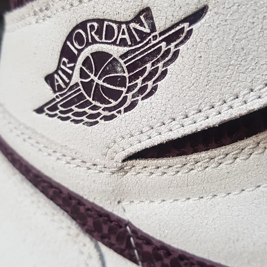 Jordan 1 x A Ma Maniere Retro High OG SP Sail and Burgundy 착용 스타일 - 3
