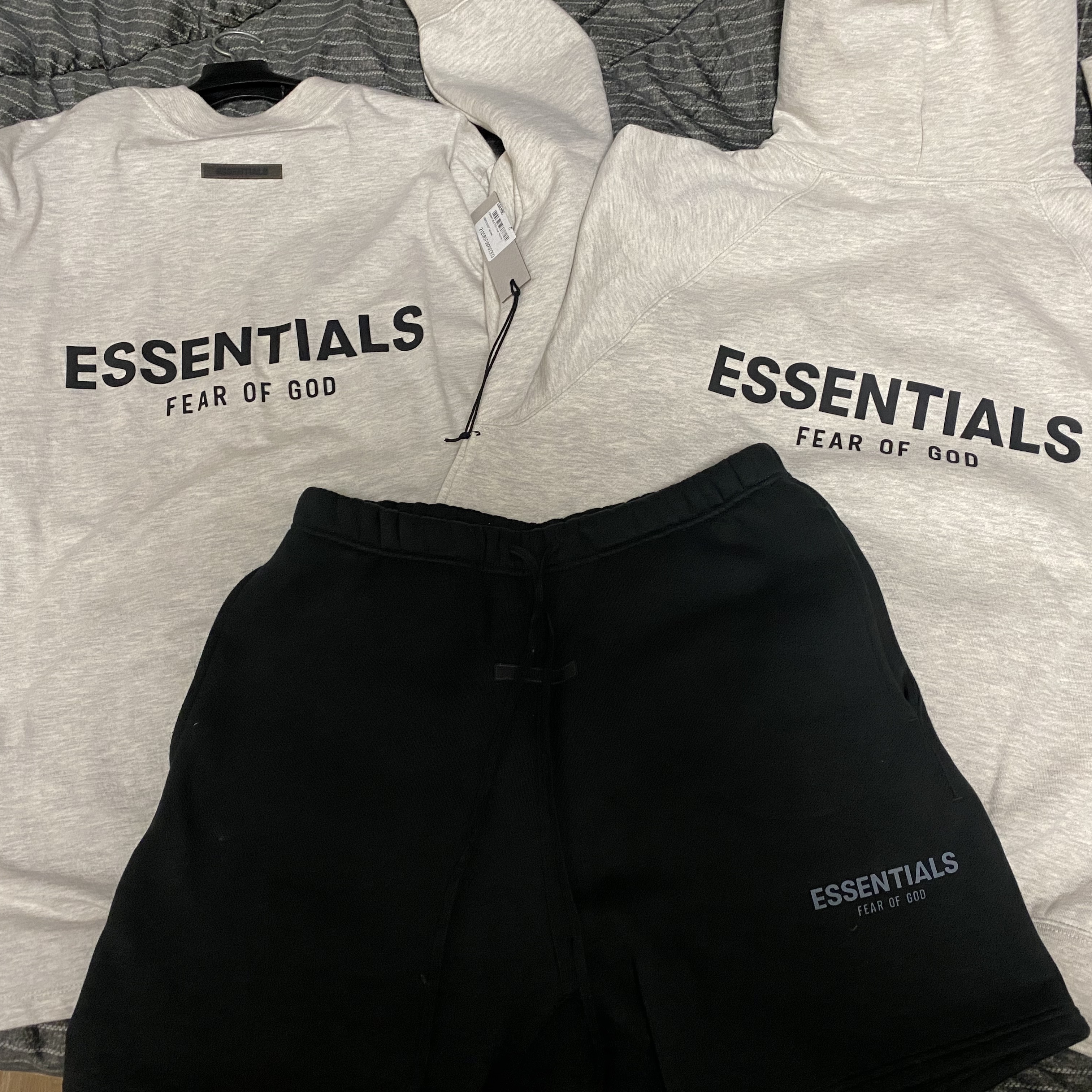 Essentials Pull-Over Hoodie Oatmeal - 21SS, Essentials Long Sleeve T-Shirt Oatmeal - 21SS 착용 스타일
