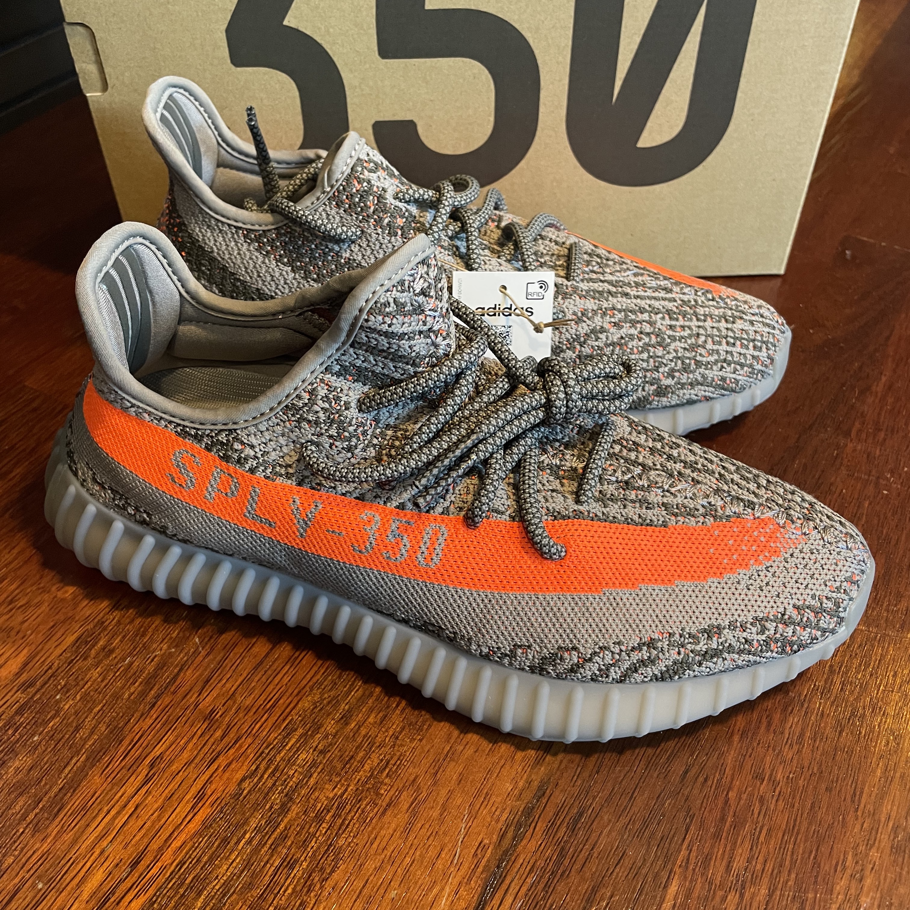 Adidas Yeezy Boost 350 V2 Beluga - Reflective 착용 스타일