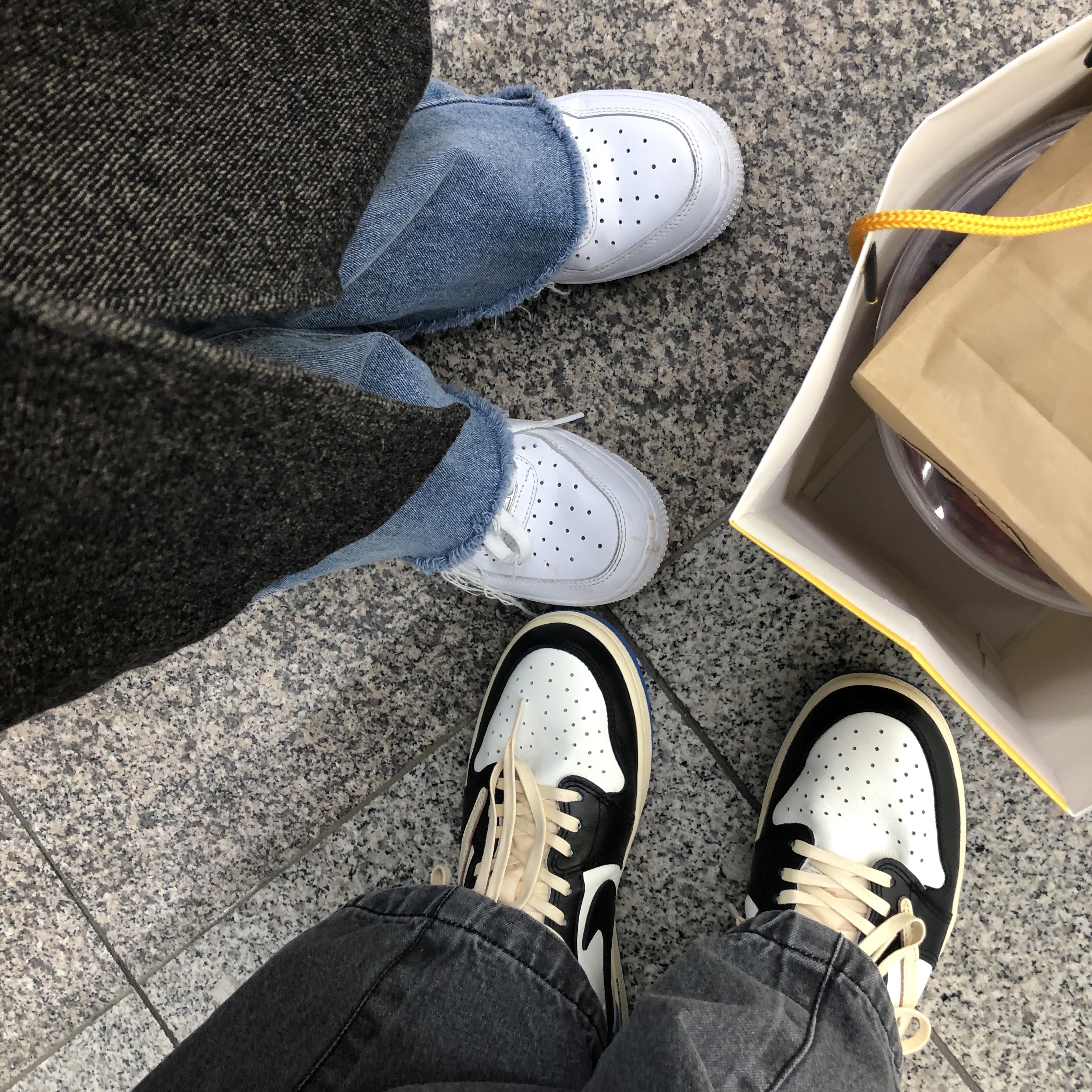 Jordan 1 x Travis Scott x Fragment Retro Low OG SP Military Blue, Nike Air Force 1 '07 Low White 착용 스타일 - 2