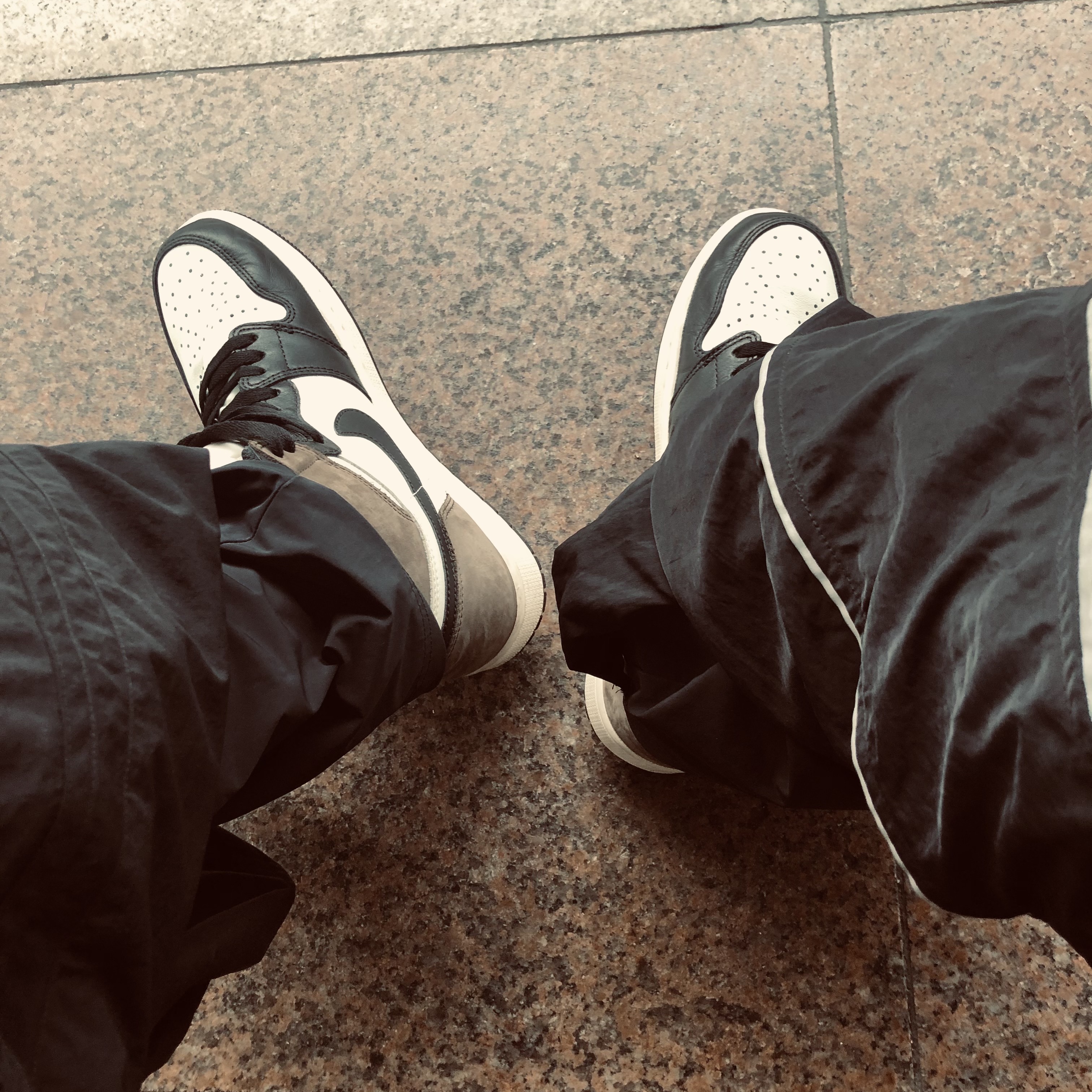 Jordan 1 Retro High OG Black Mocha 착용 스타일