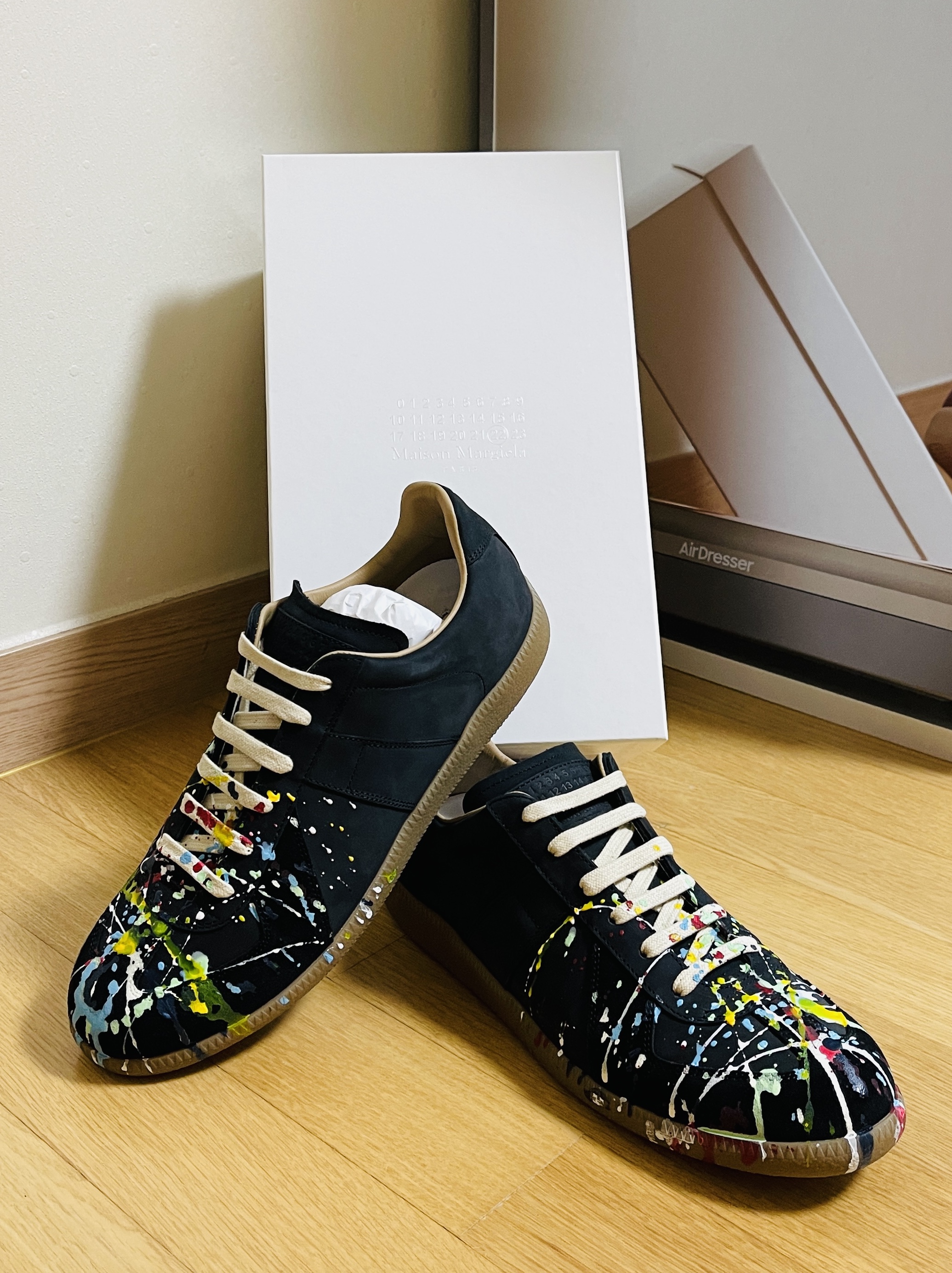 Maison Margiela Replica Paint Drop Sneakers Black 착용 스타일