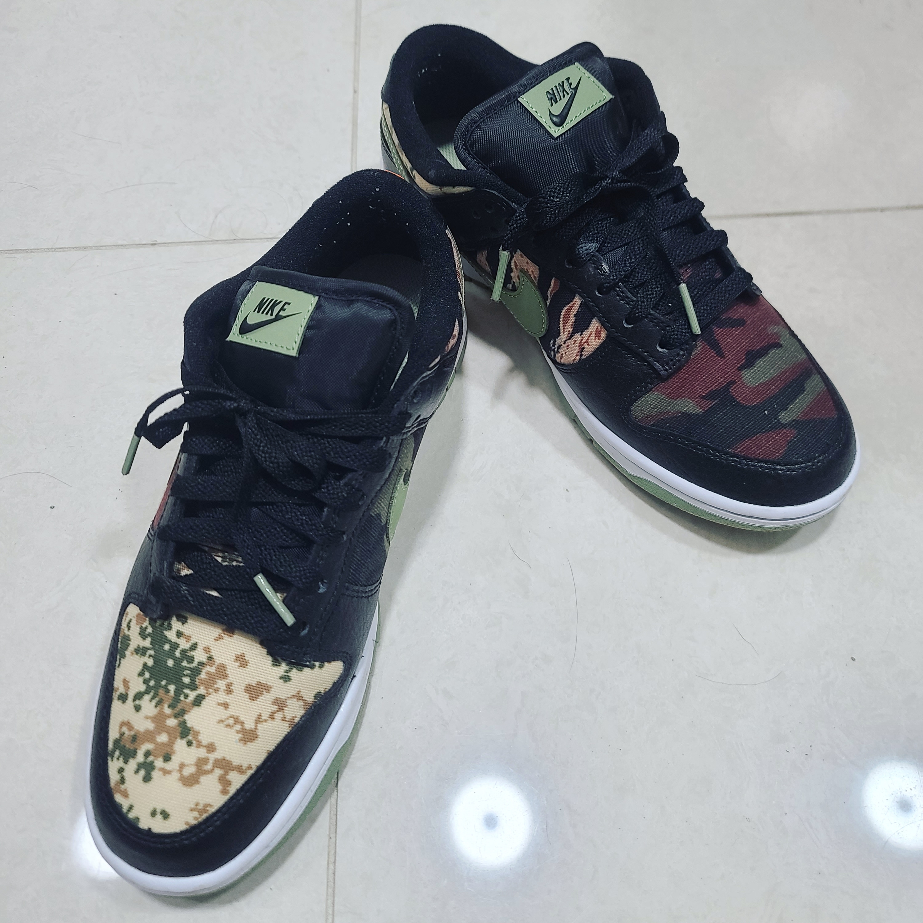 Nike Dunk Low SE Black Multi Camo 착용 스타일