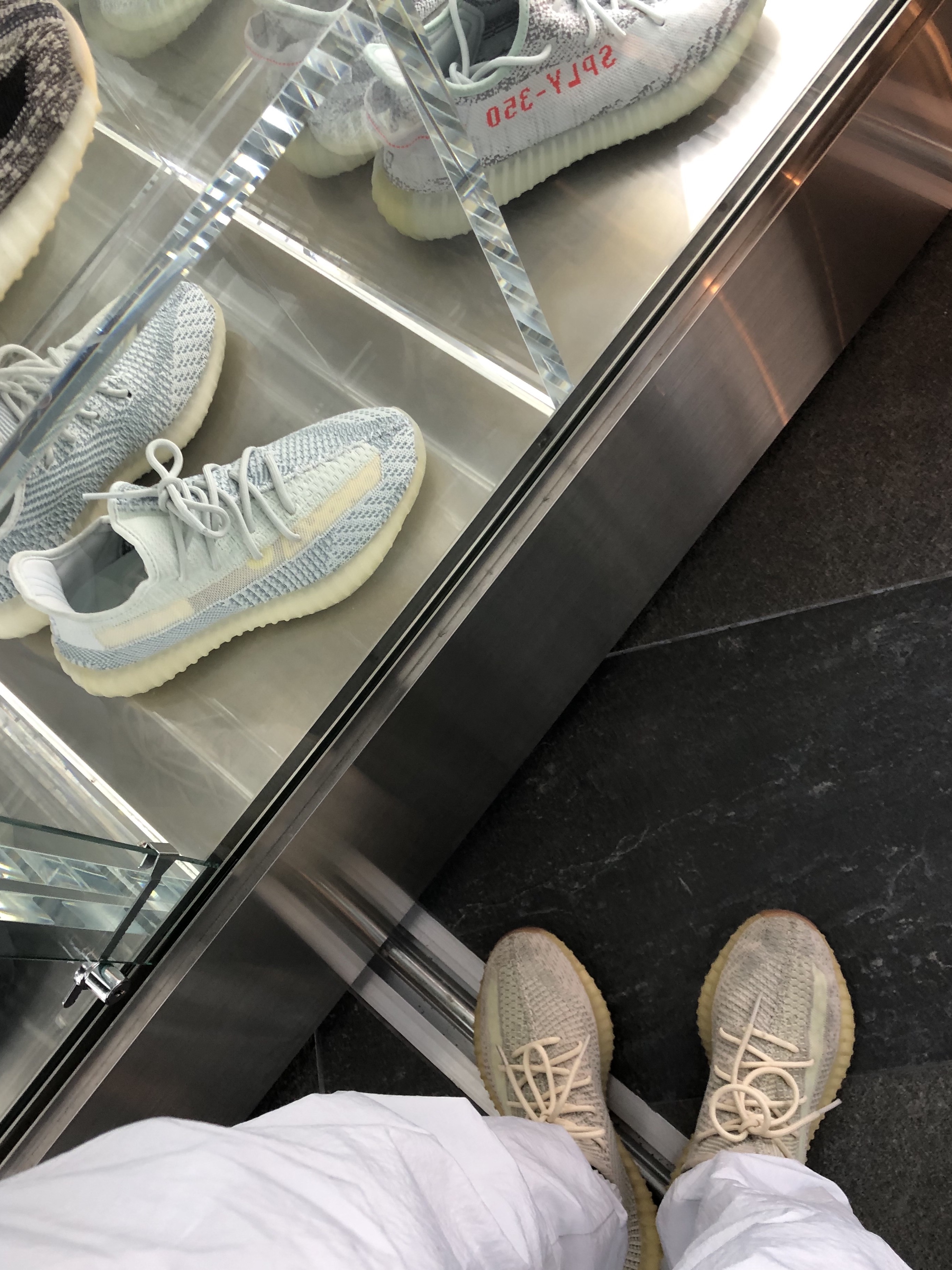 Adidas Yeezy Boost 350 V2 Light, Adidas Yeezy Boost 350 V2 Blue Tint 2017 착용 스타일