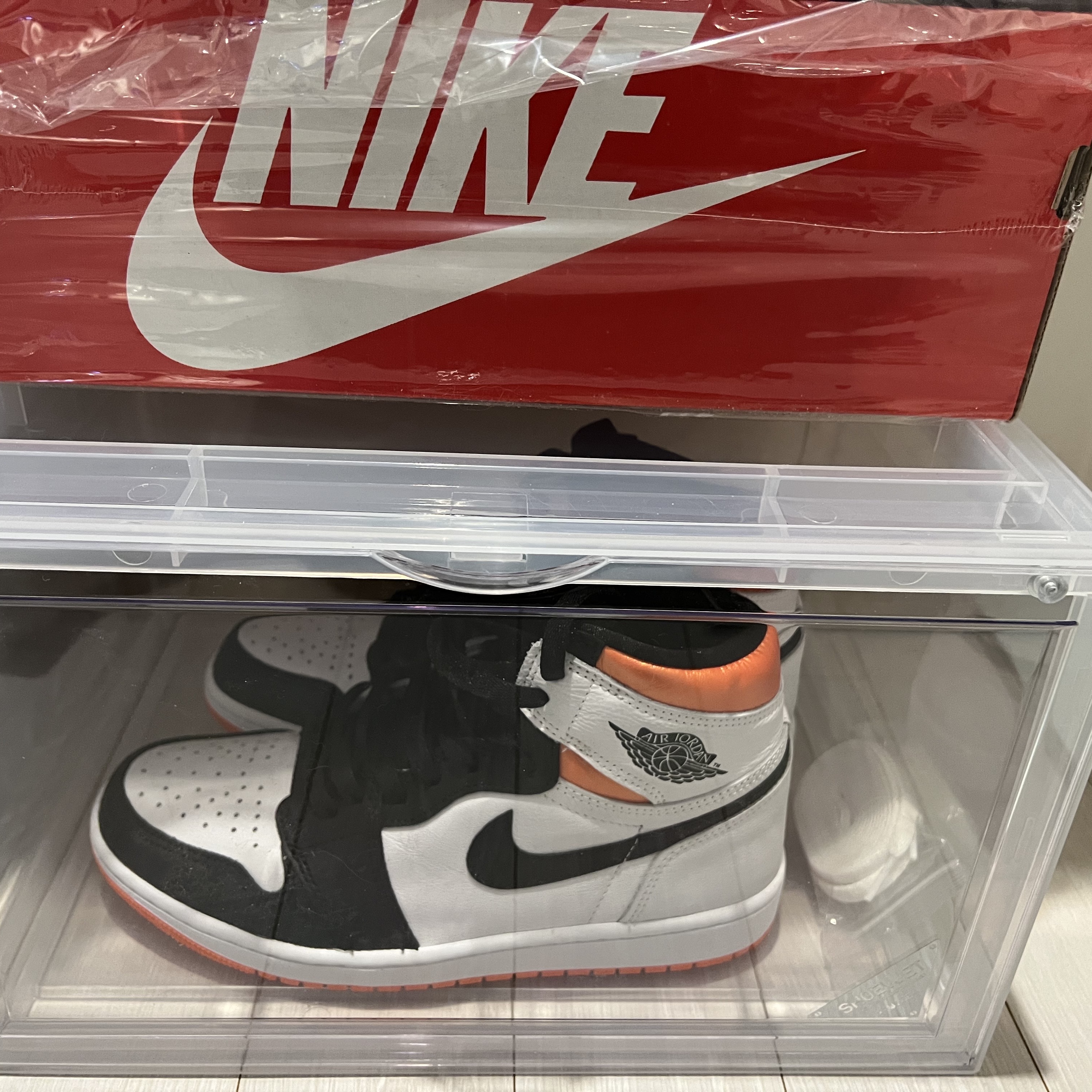 Jordan 1 Retro High OG Electro Orange 착용 스타일