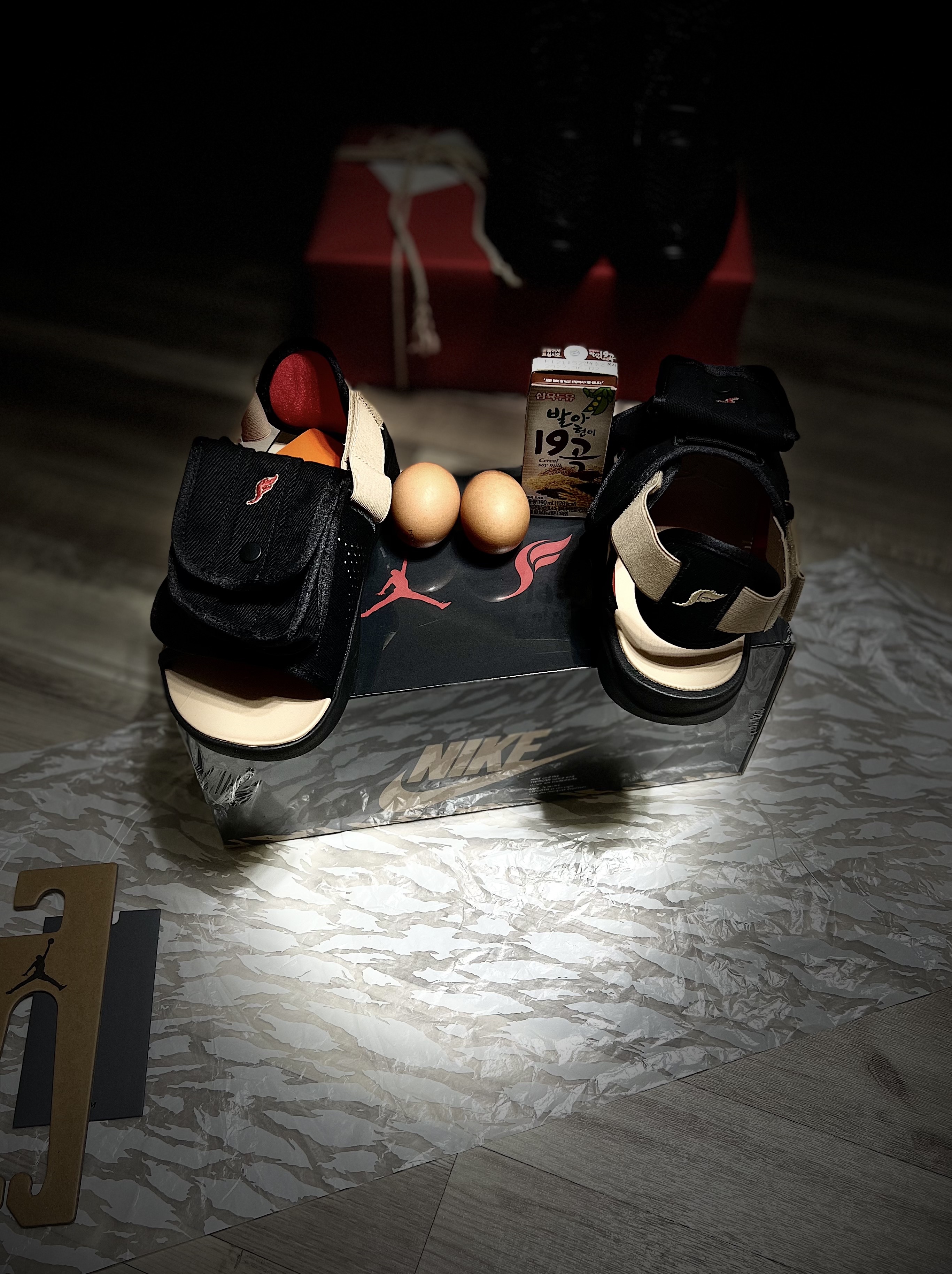 Jordan x SoleFly LS Slide SP Black and Sport Red, Nike Lunar Force 1 Duckboot Black 착용 스타일 - 4
